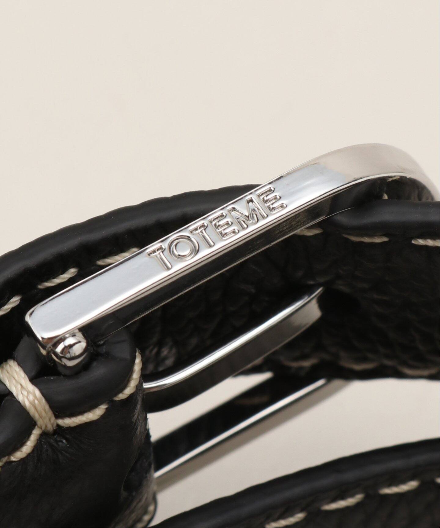 【Toteme】スリム レザーベルト 送料関税込 関税込み【TOTEME】スリム レザーベルト black/brown
