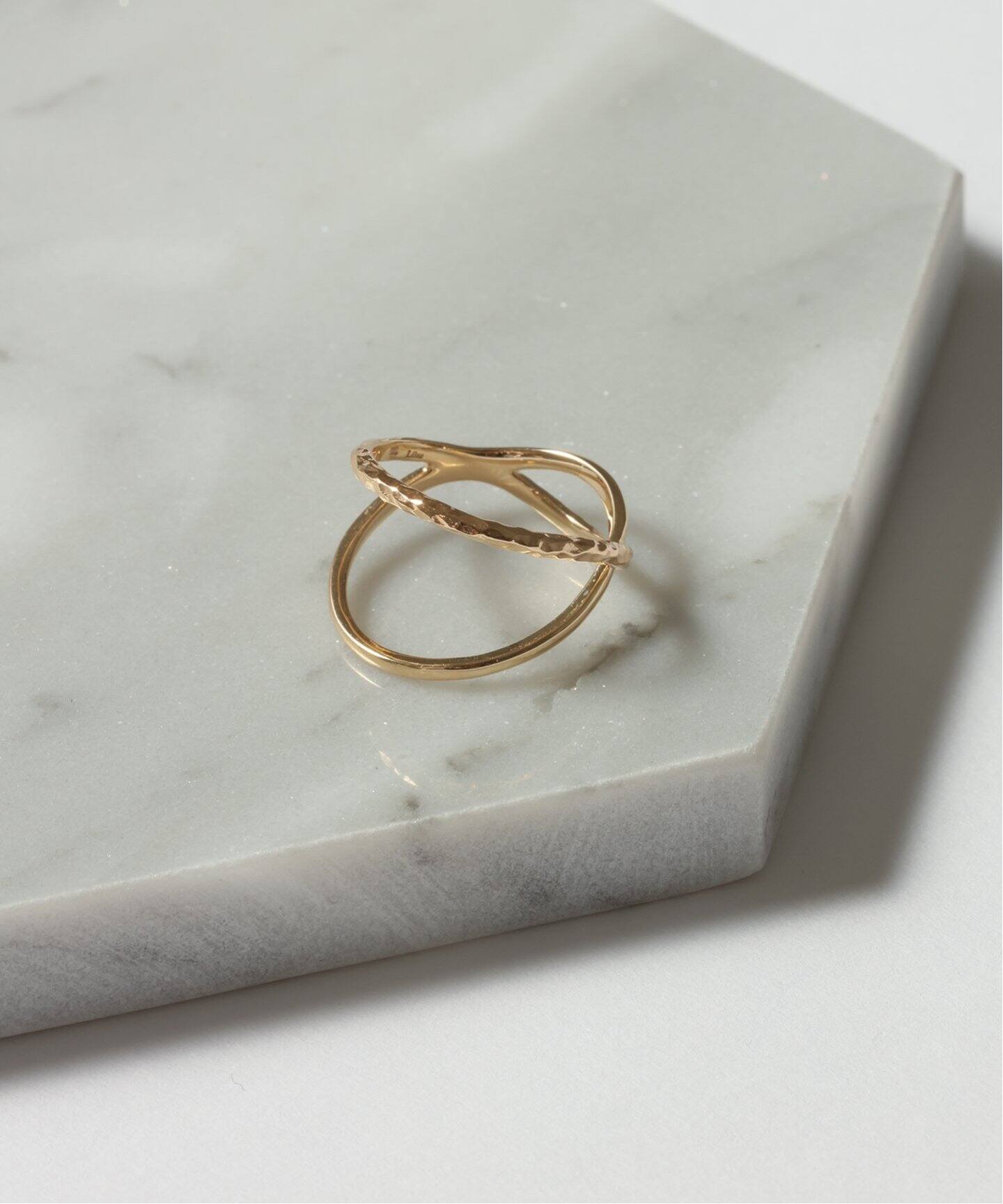 クロスラインピンキーリング K10（リング）｜Lilas（リラ）の通販  