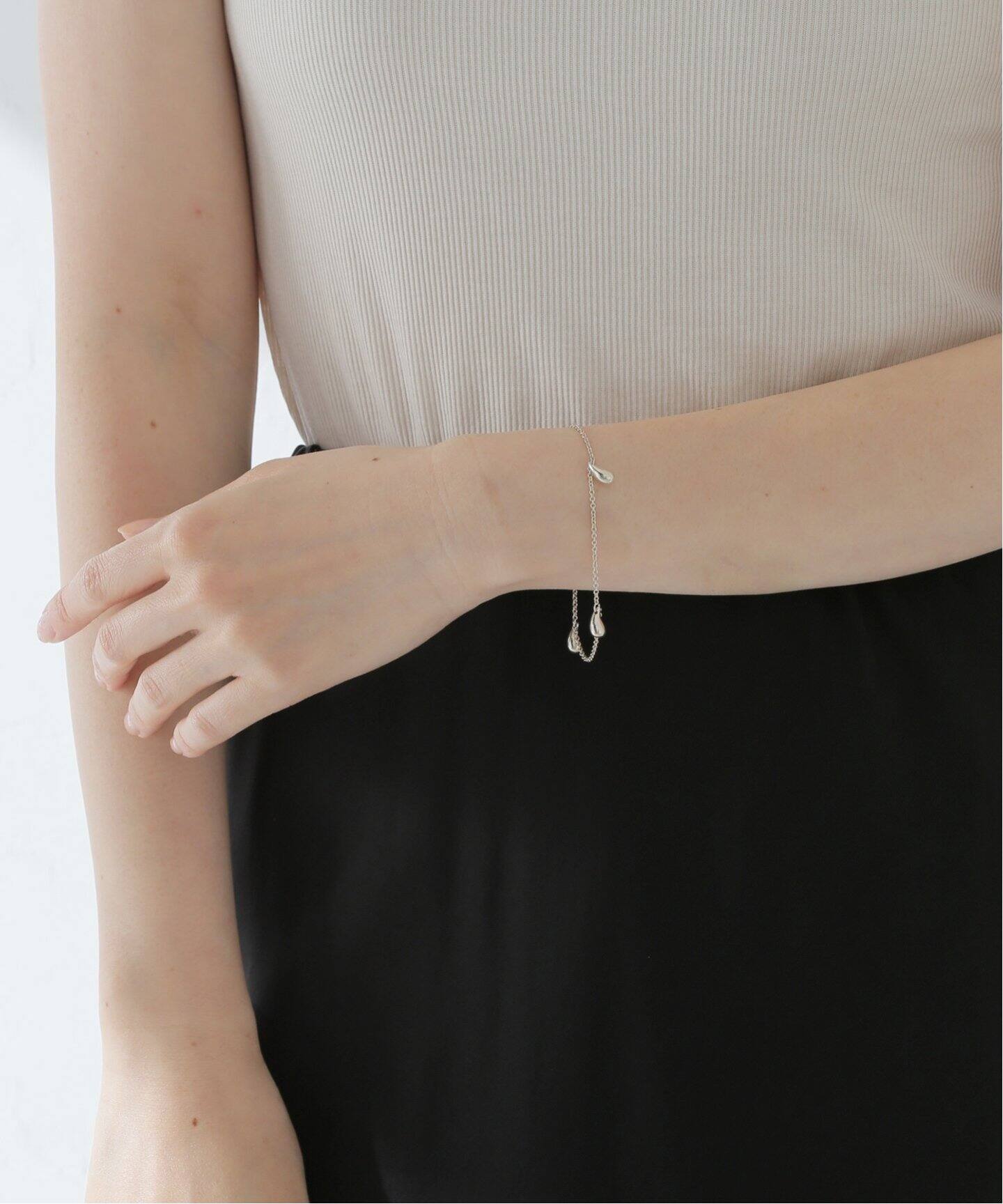 Tiffany&Co.トリプル ティアドロップ シルバー ブレスレット Tiffany&Co.トリプル ティアドロップ シルバー ブレスレット