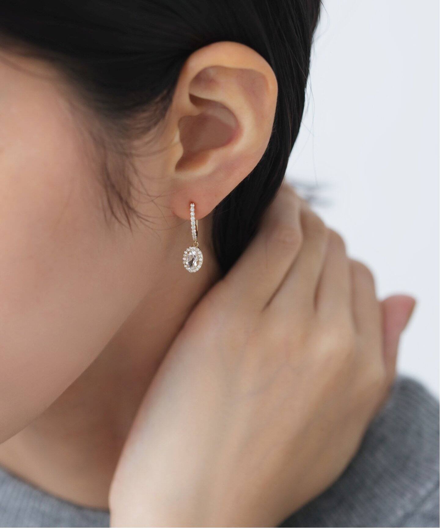 ホワイトトパーズメレダイヤC型ピアス K10(両耳)（ピアス（両耳用  