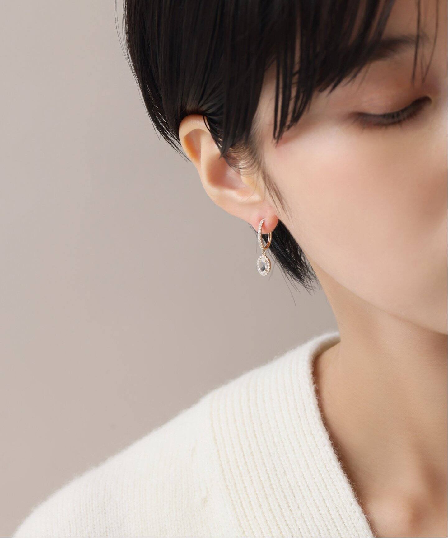 ホワイトトパーズメレダイヤC型ピアス K10(両耳)（ピアス（両耳用  