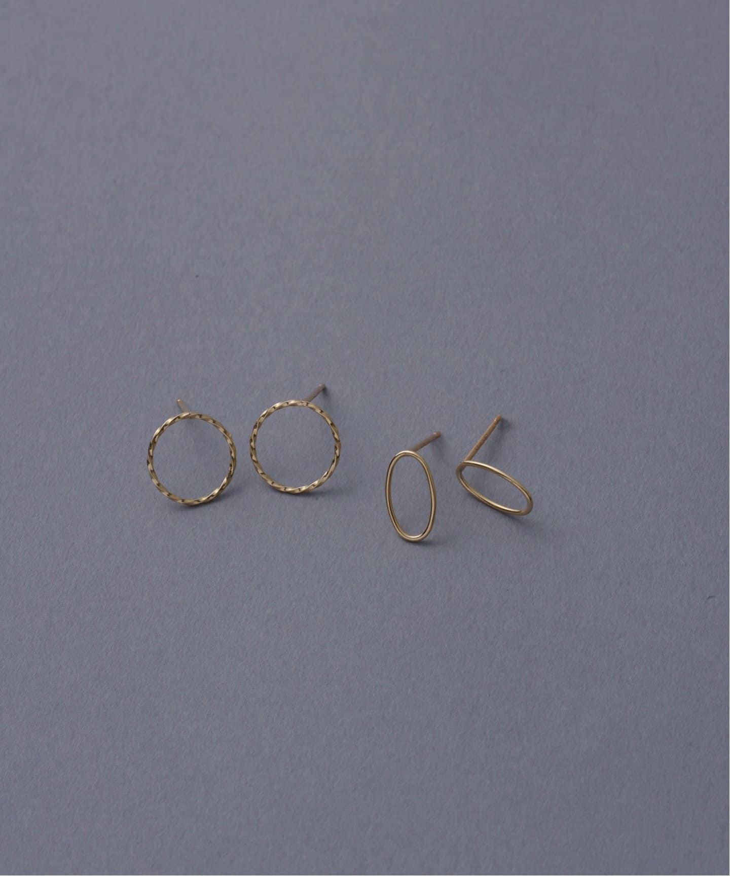 WEB限定》トライアングルスモールピアス K10（両耳）（ピアス