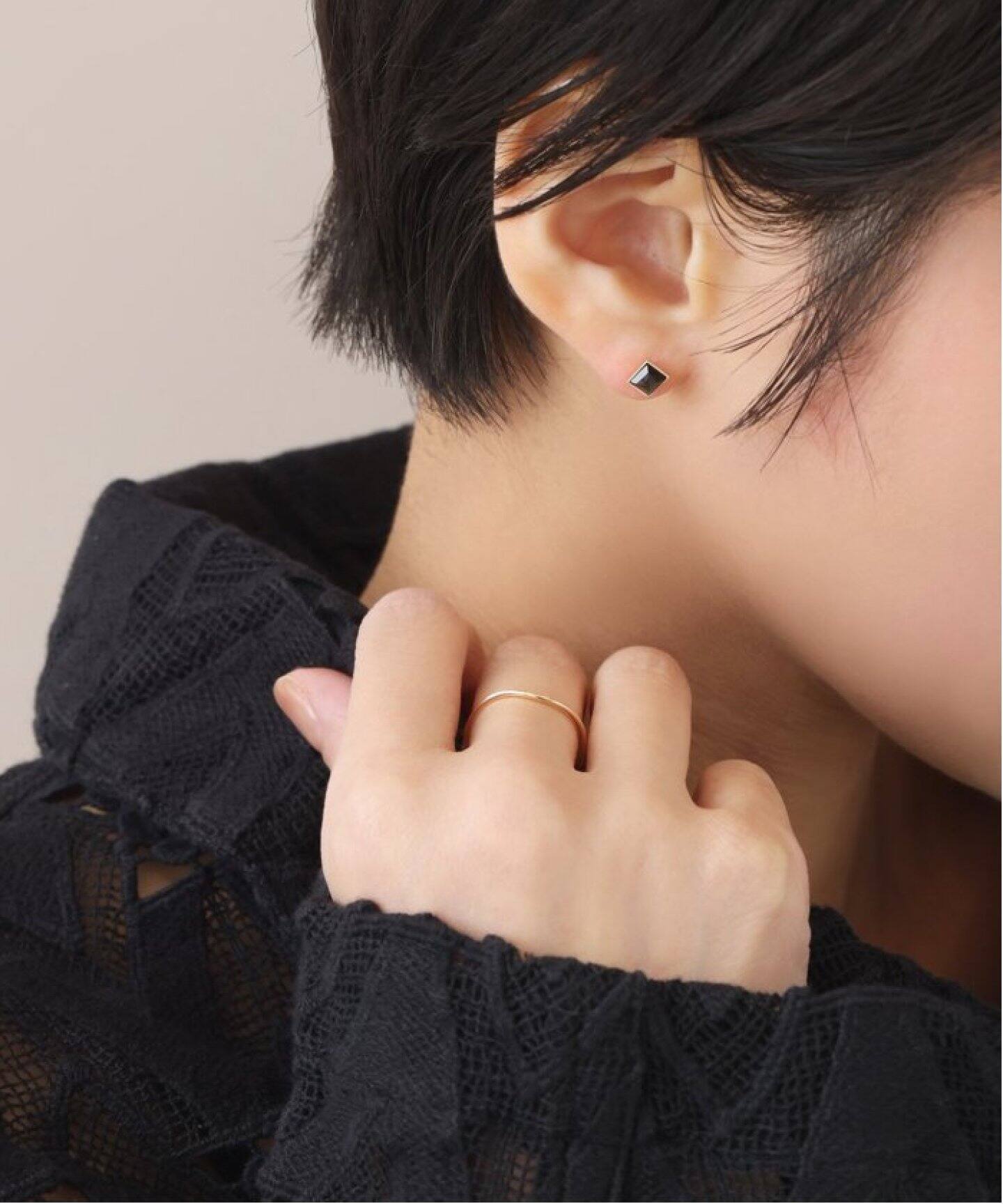 追加》オニキスピラミッドモチーフ4mmピアス K10（両耳）（ピアス（両  