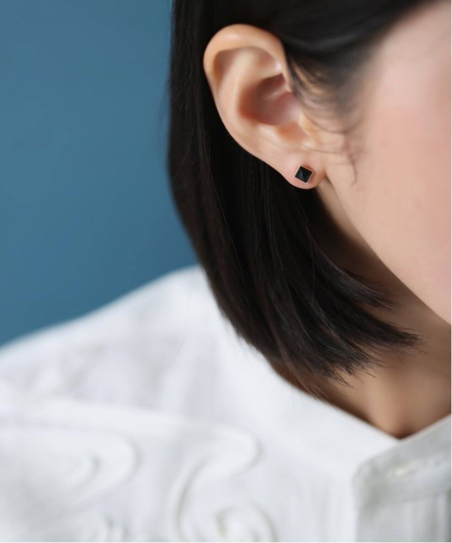 追加》オニキスピラミッドモチーフ4mmピアス K10（両耳）（ピアス（両  