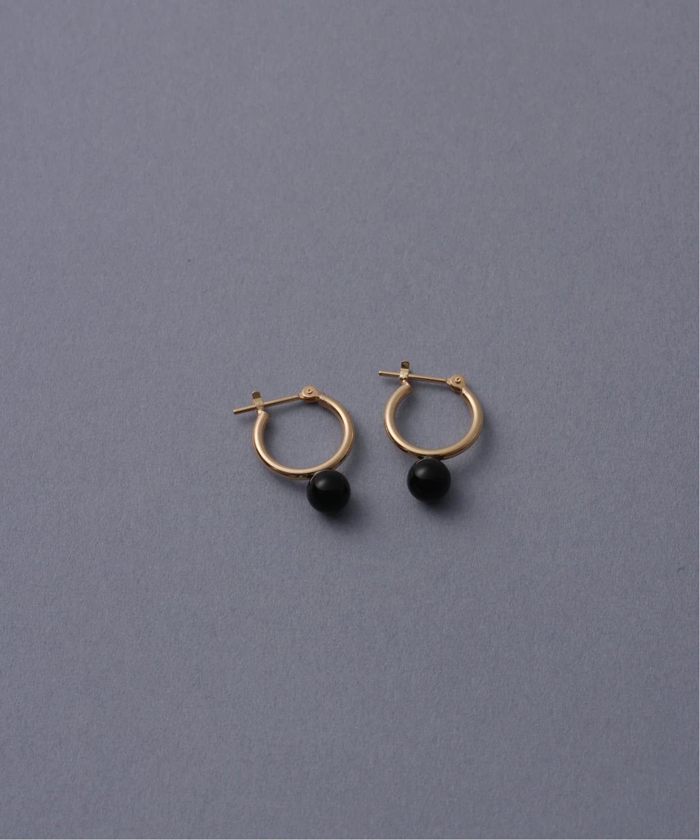 WEB限定》オニキスフープピアスM K10（両耳）（ピアス（両耳用