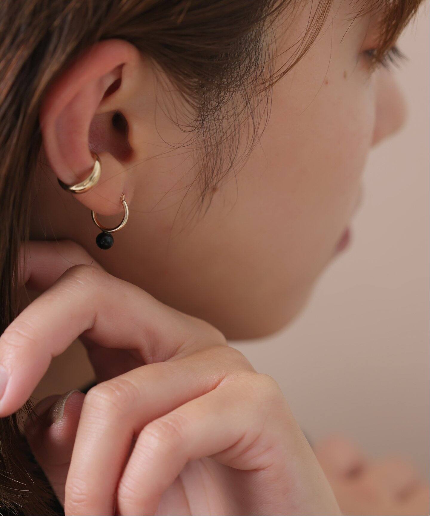 WEB限定予約》オニキスフープピアスM K10（両耳）（ピアス（両耳用 