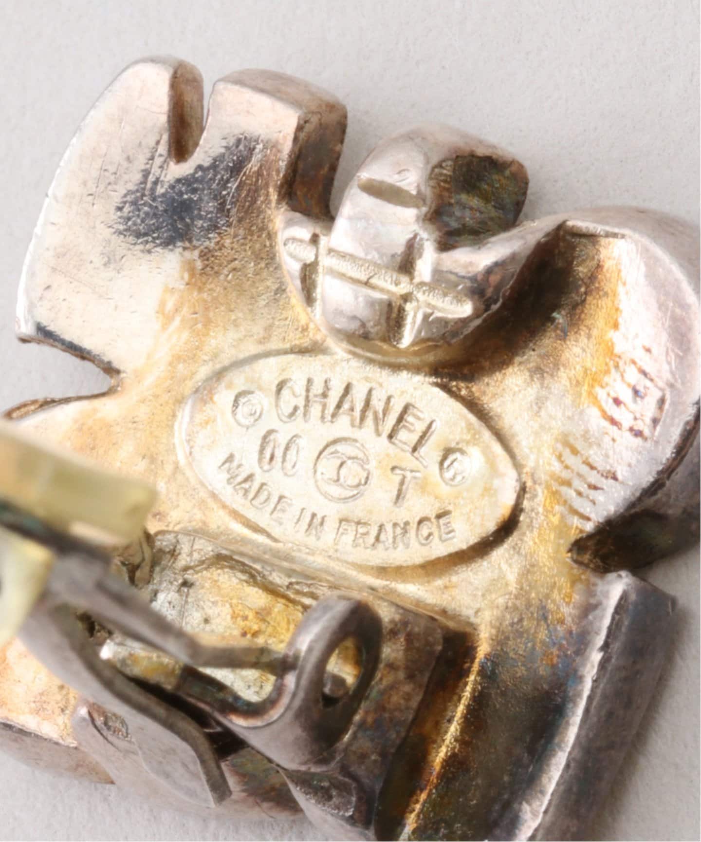 VINTAGE CHANEL/シャネル】 earring name logo (両耳
