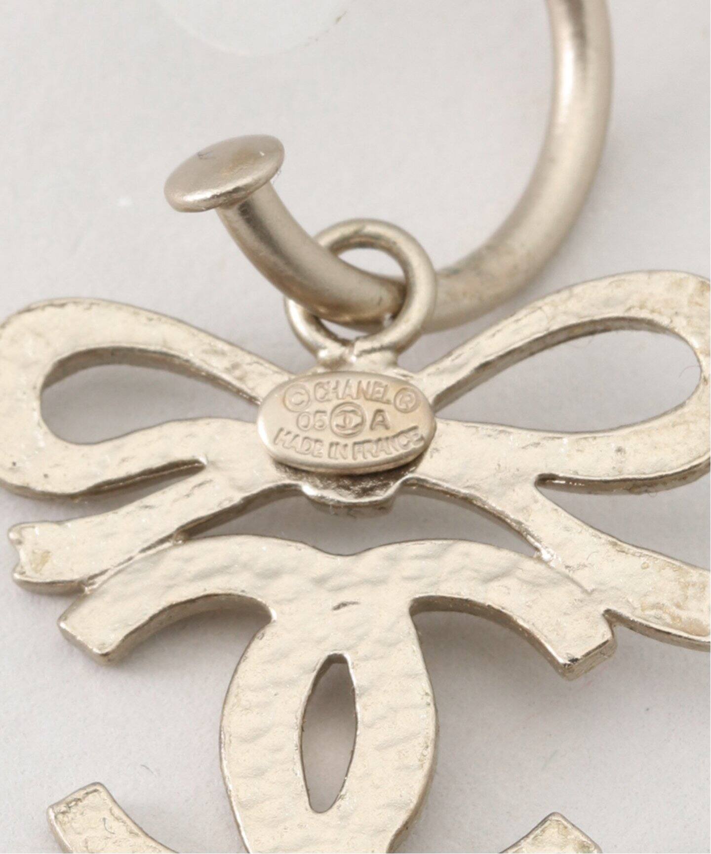 VINTAGE CHANEL/シャネル】Pierce hoop logo ribbon(両耳)（ピアス（両 