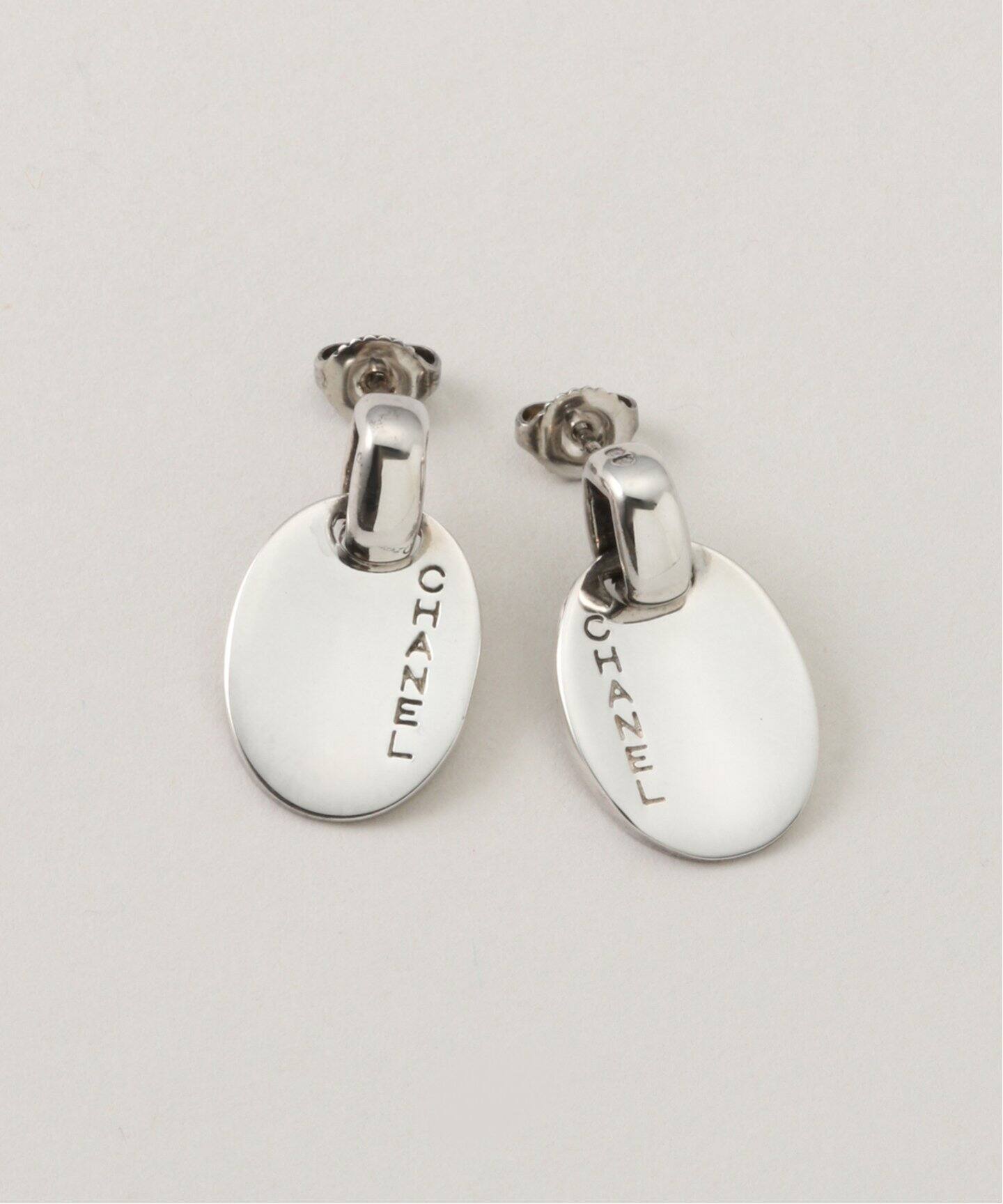 VINTAGE CHANEL/シャネル】pierce logo oval plate (両耳)（ピアス（両 