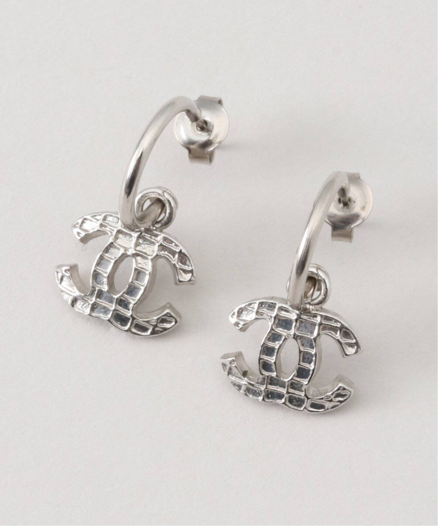 VINTAGE CHANEL/シャネル】Pierce logo hoop(両耳)（ピアス（両耳用  