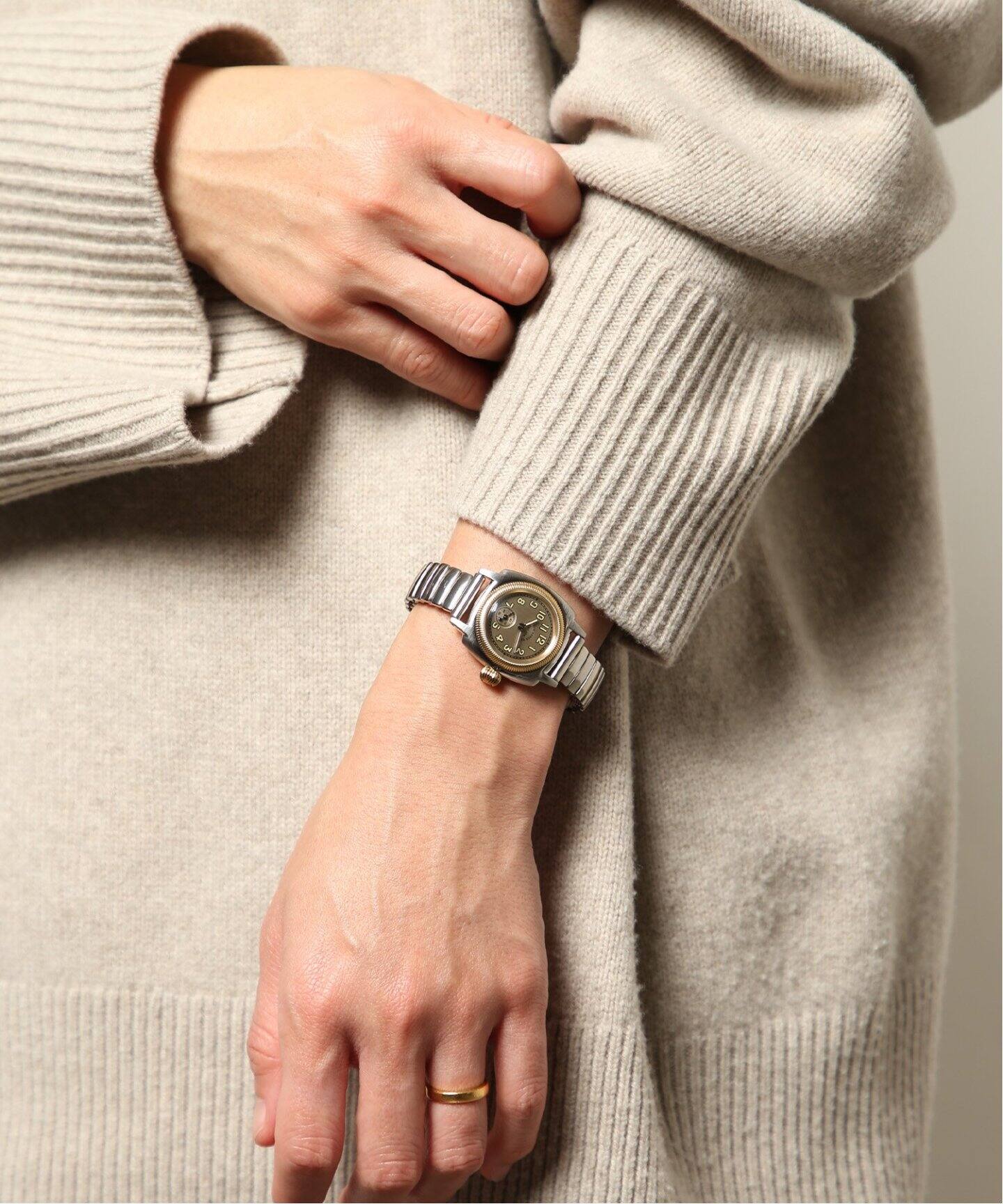 VAGUE WATCH CO. / ヴァーグウォッチ】Coussin Early Extension 28mm 