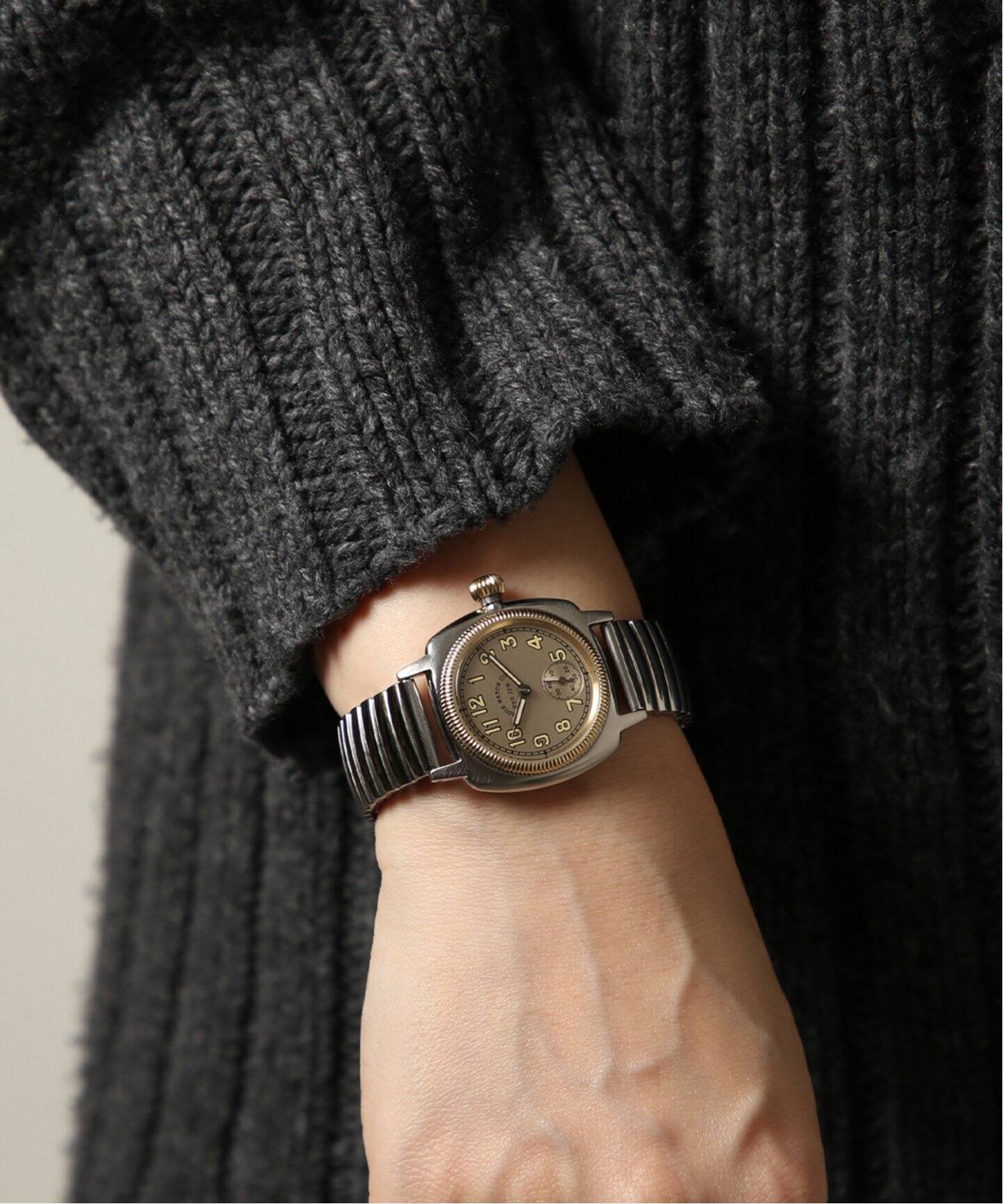 VAGUE WATCH CO. / ヴァーグウォッチ】Coussin Early Extension 33mm 