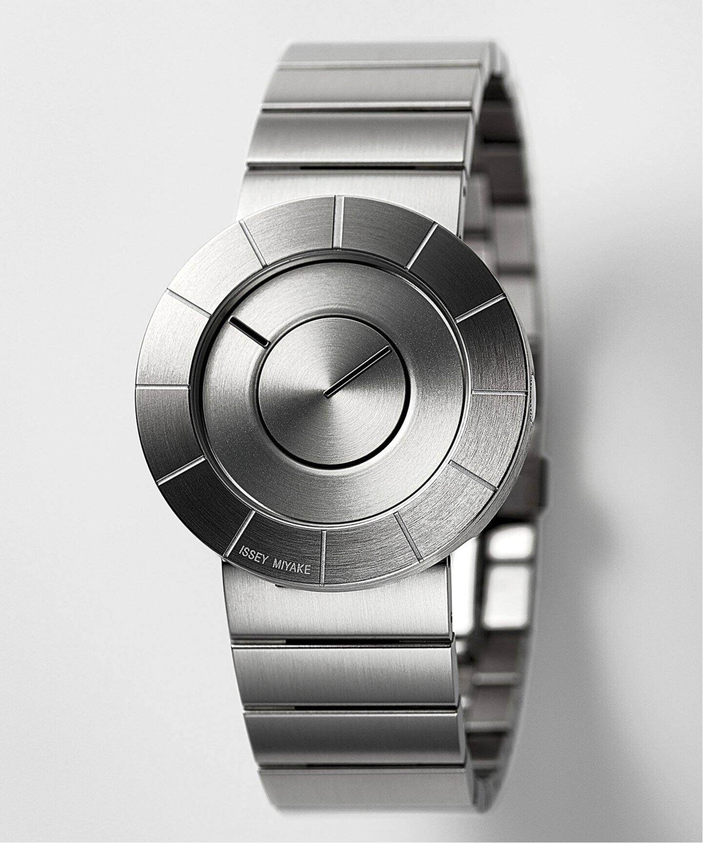 Web限定》【ISSEY MIYAKE / イッセイミヤケ】TO NYON001 Silver（新品 