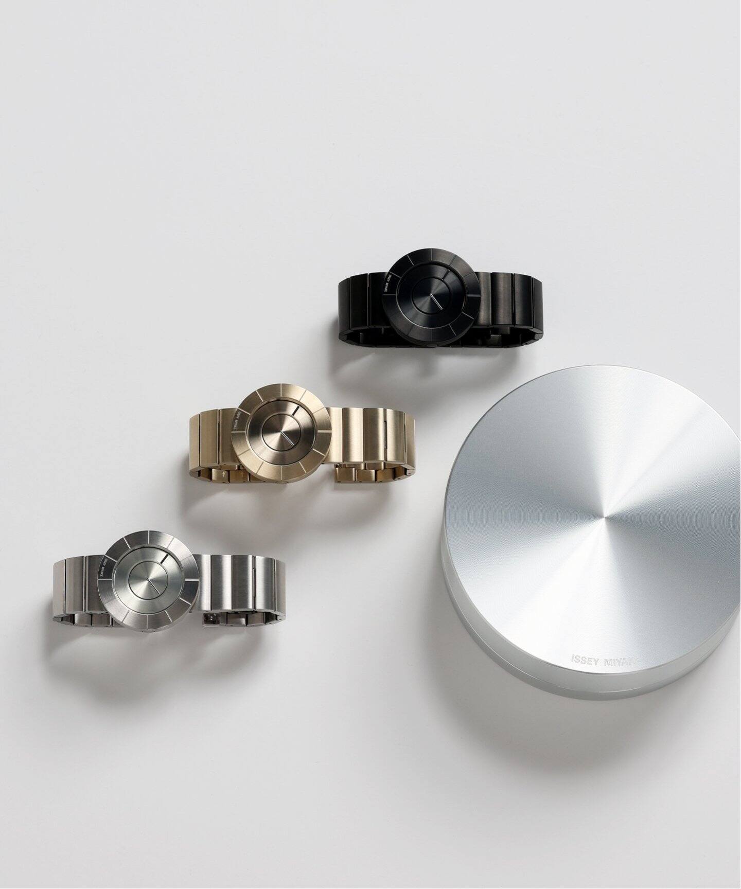 Web限定》【ISSEY MIYAKE / イッセイミヤケ】TO NYON001 Silver（新品 