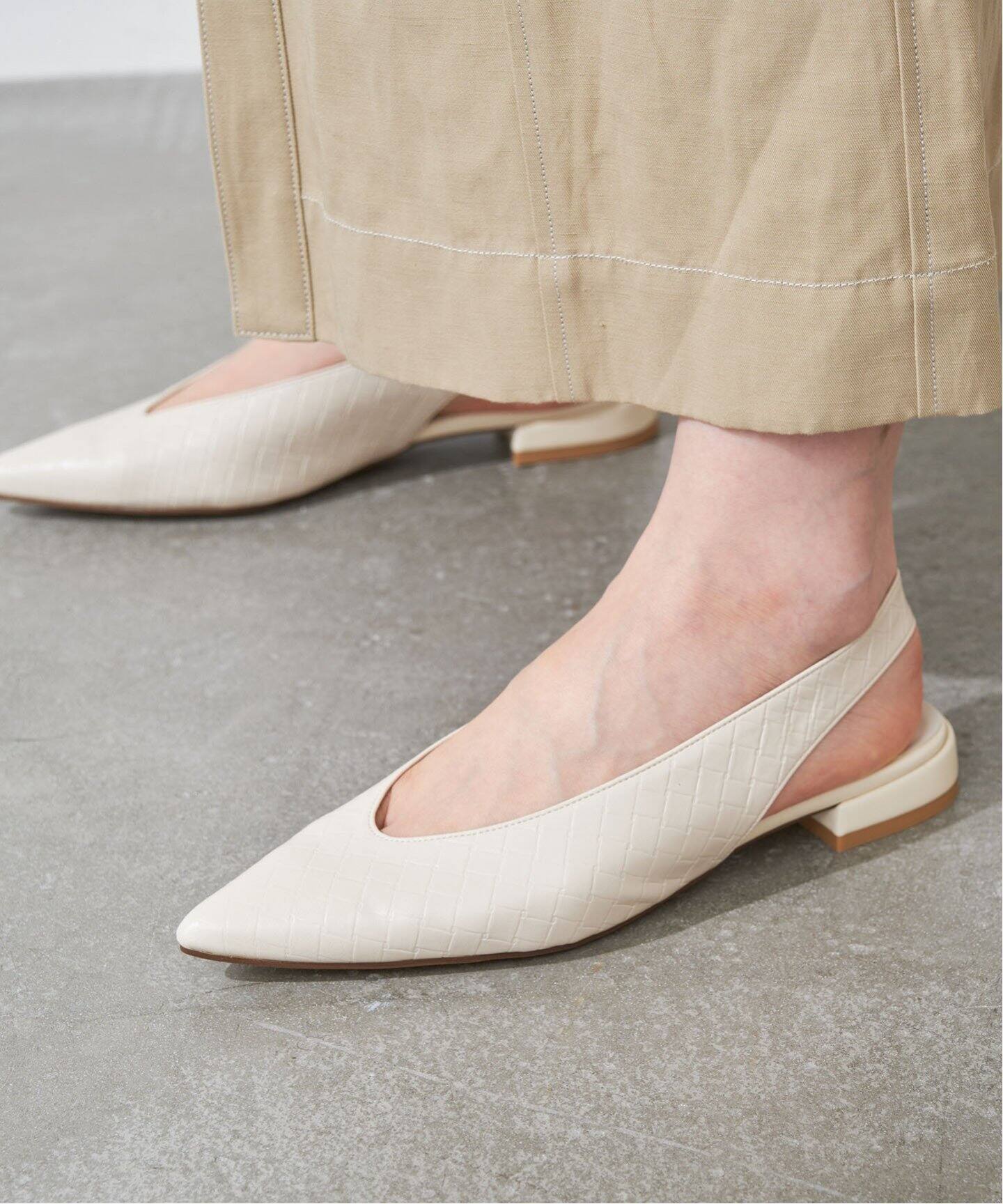 ポインテッドエンボススリングバック（フラットシューズ）｜LE TALON