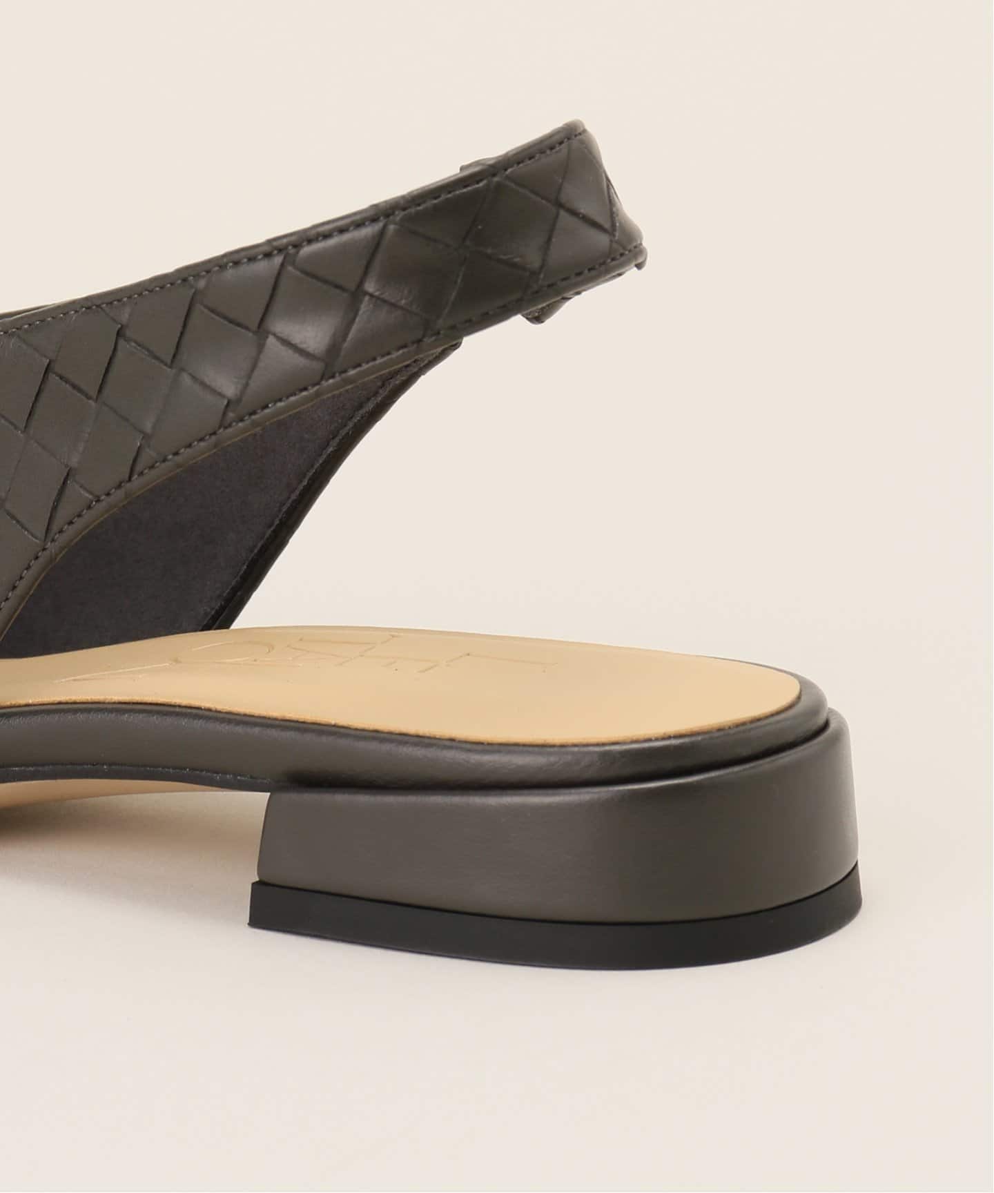 ポインテッドエンボススリングバック（フラットシューズ）｜LE TALON