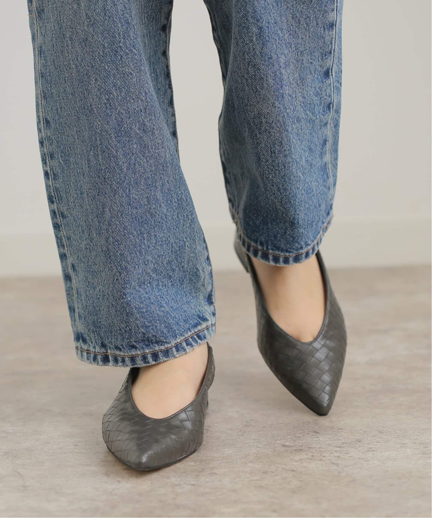 ポインテッドエンボススリングバック（フラットシューズ）｜LE