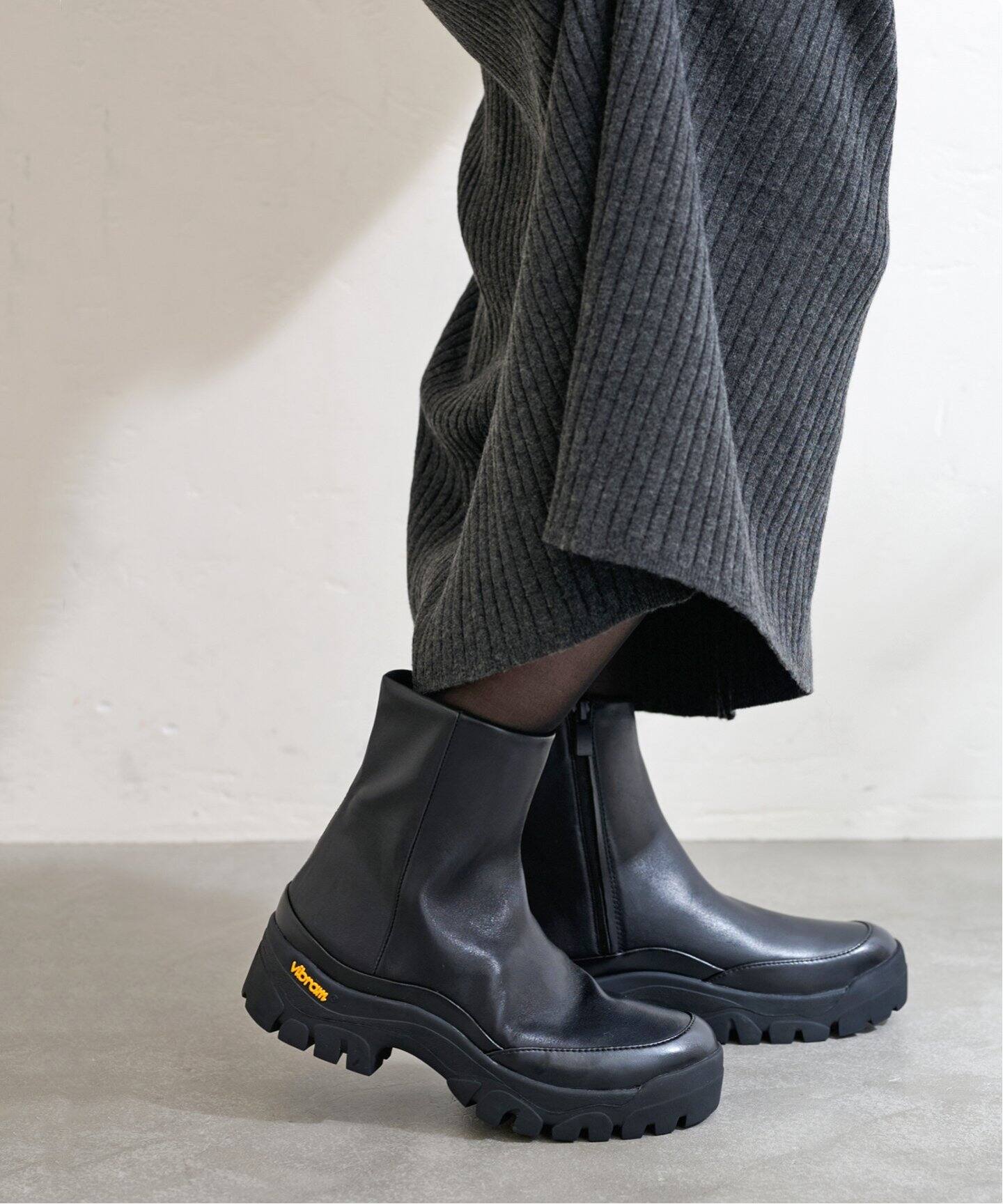 レザーVIBRAMソフトフィットショートブーツ（ブーティ・ショートブーツ  