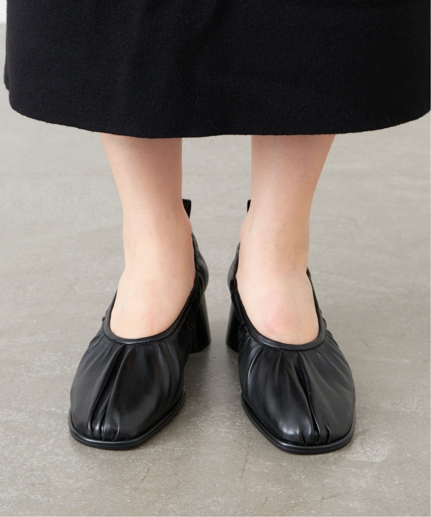 GRISE5.5cmレザーギャザーバレリーナ（パンプス）｜LE TALON（ル
