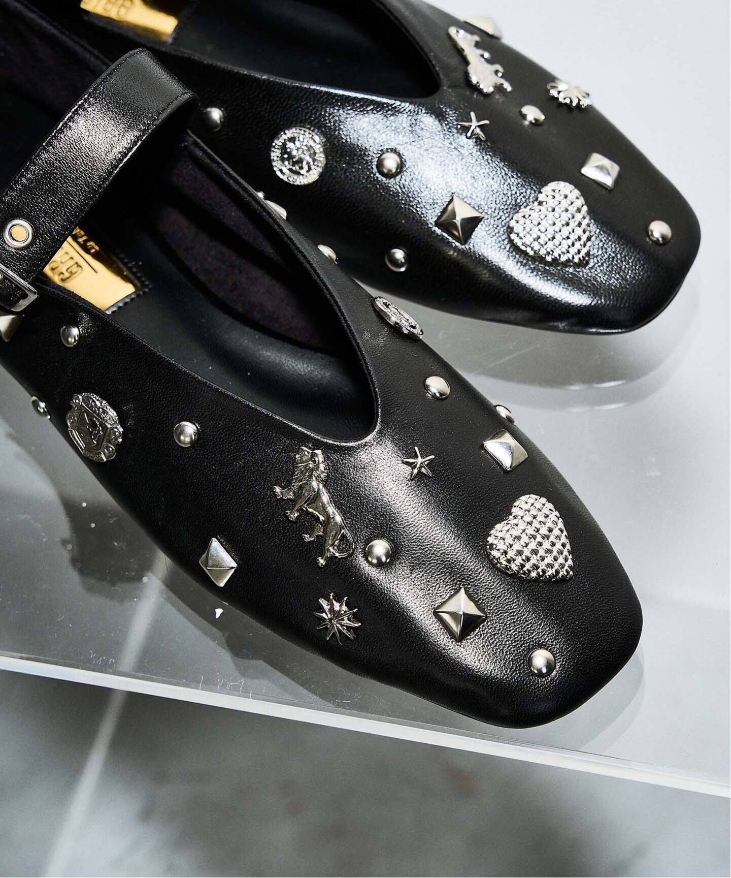 GRISEレザーEDGEマルチスタッズメリージェーン（フラットシューズ  