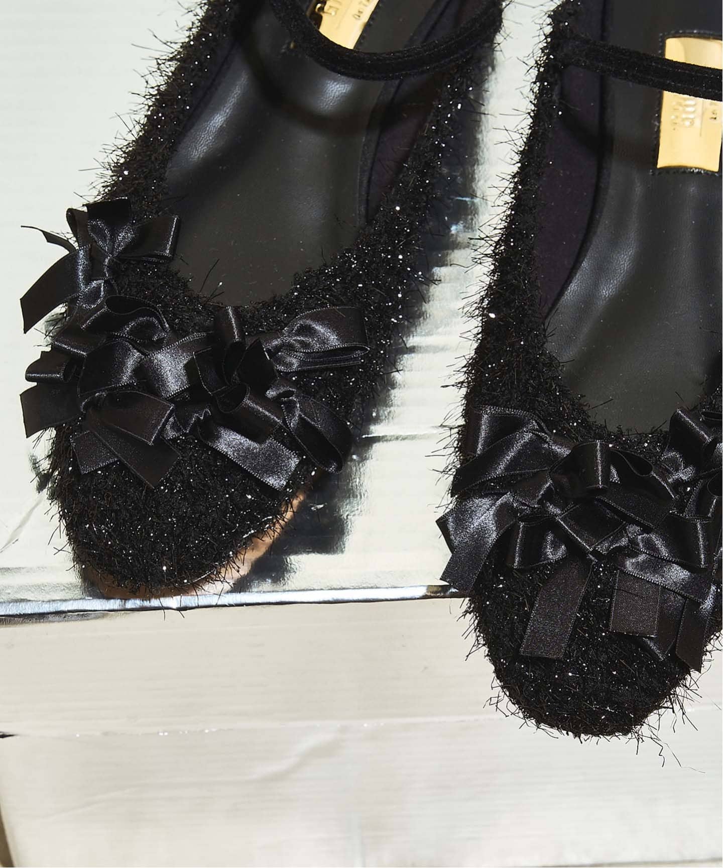 GRISEリボンモチーフストラップミュール（フラットシューズ