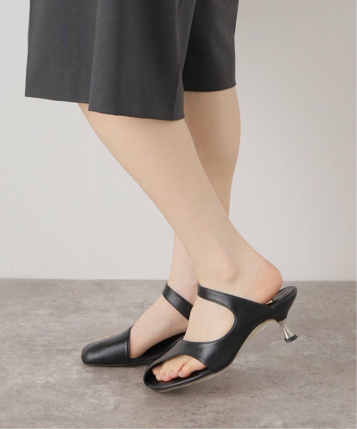 GRISE 5.5cmレザーアシメカットミュールサンダル（サンダル）｜LE 