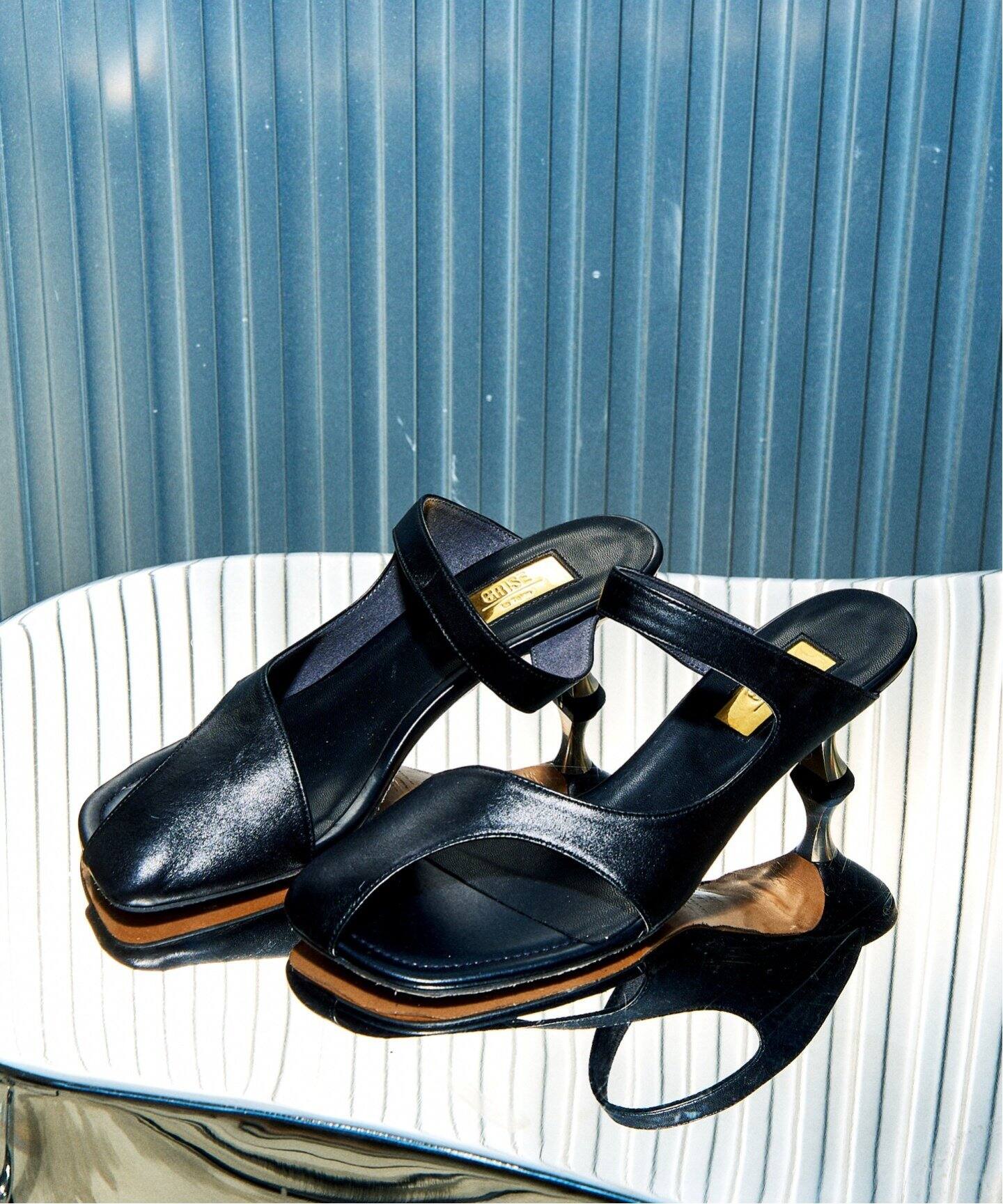 GRISE 5.5cmレザーアシメカットミュールサンダル（サンダル）｜LE 