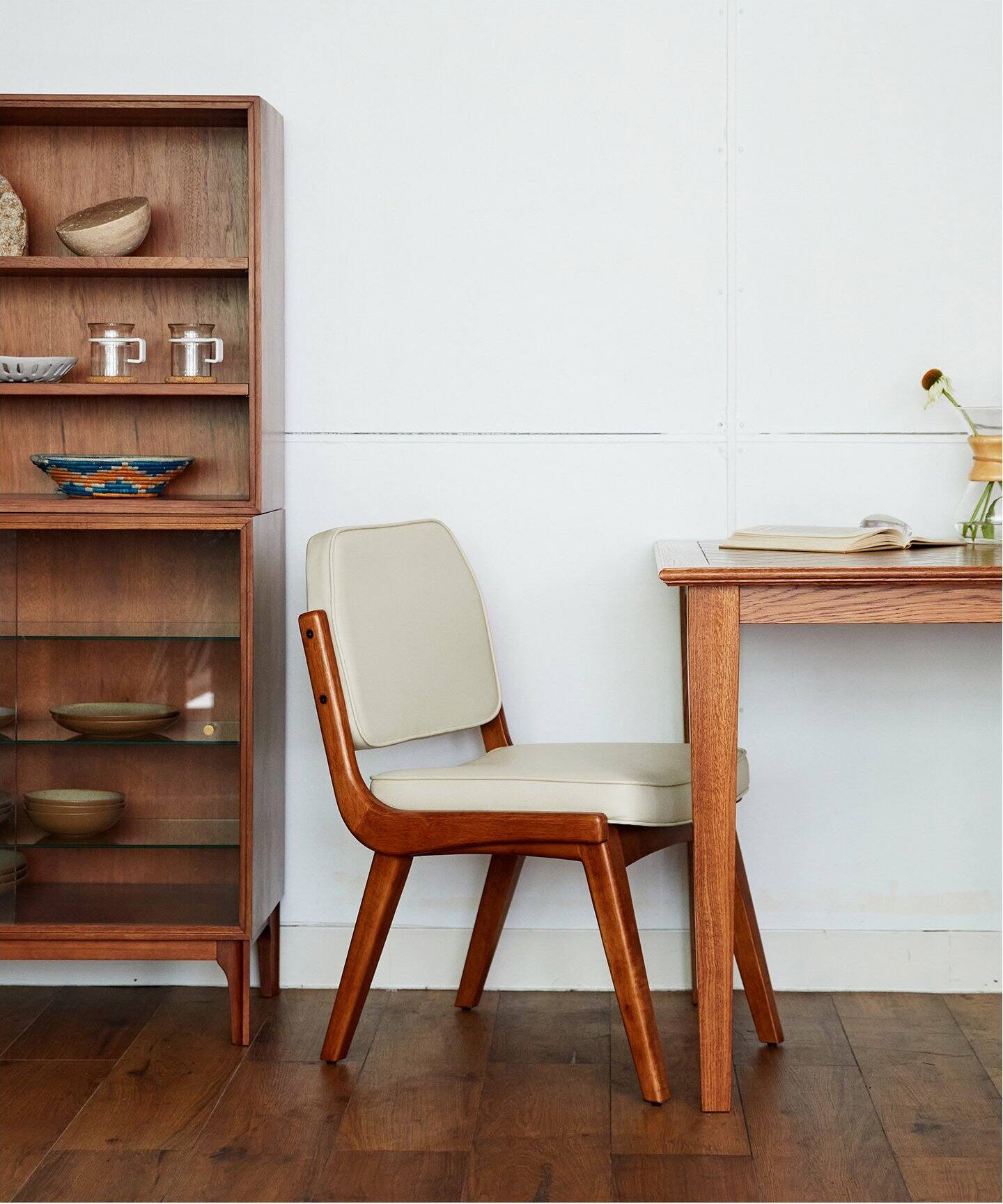 予約》《中型商品》SIERRA CHAIR ivory シエラチェア（チェア）｜ACME 