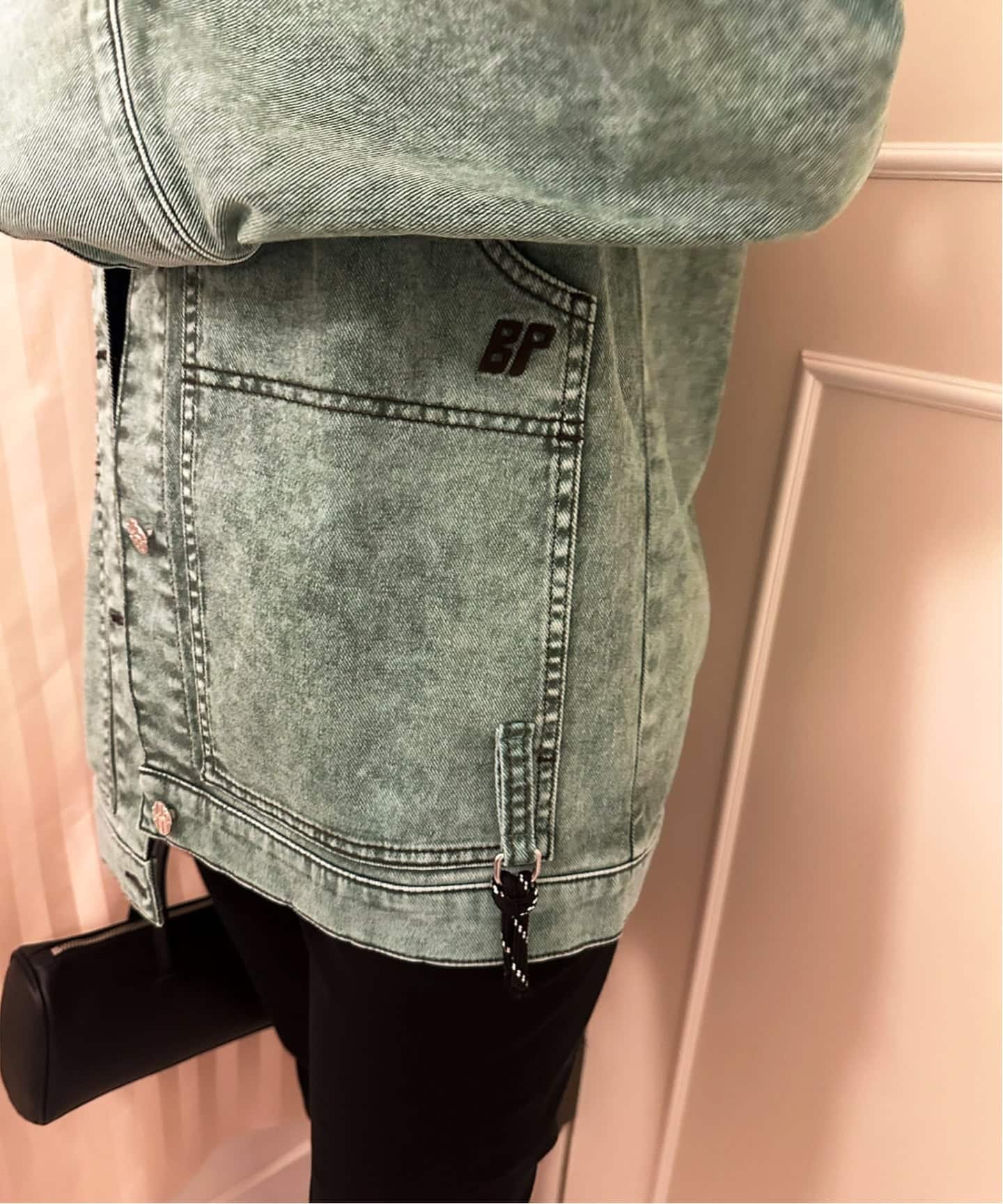 BAUM UND PFERDGARTEN クロップドデニムジャケット BAUM UND PFERDGARTEN クロップドデニムジャケット公式 ストア