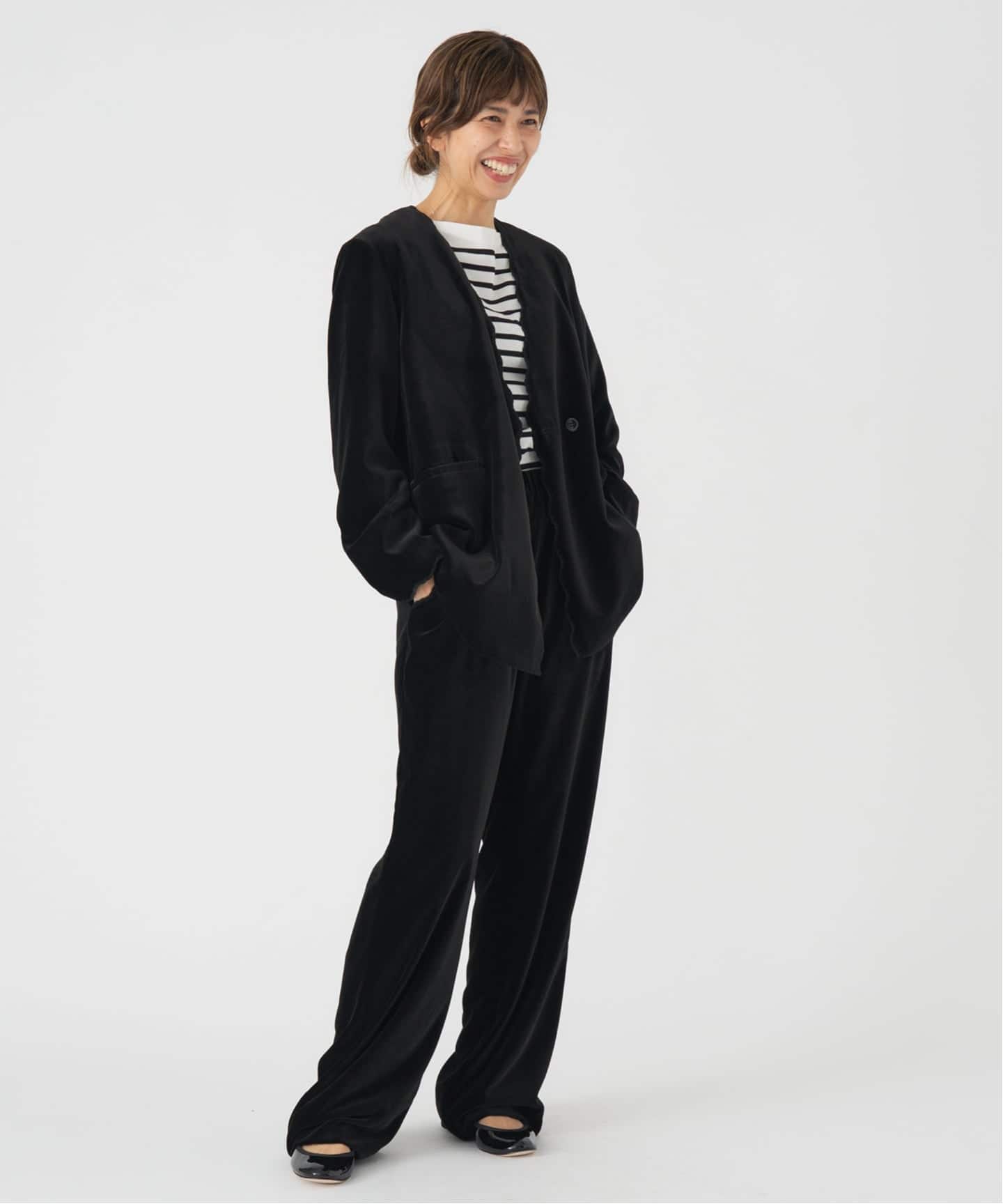 スカラップドベルベットジャケット（ノーカラージャケット）｜IENA