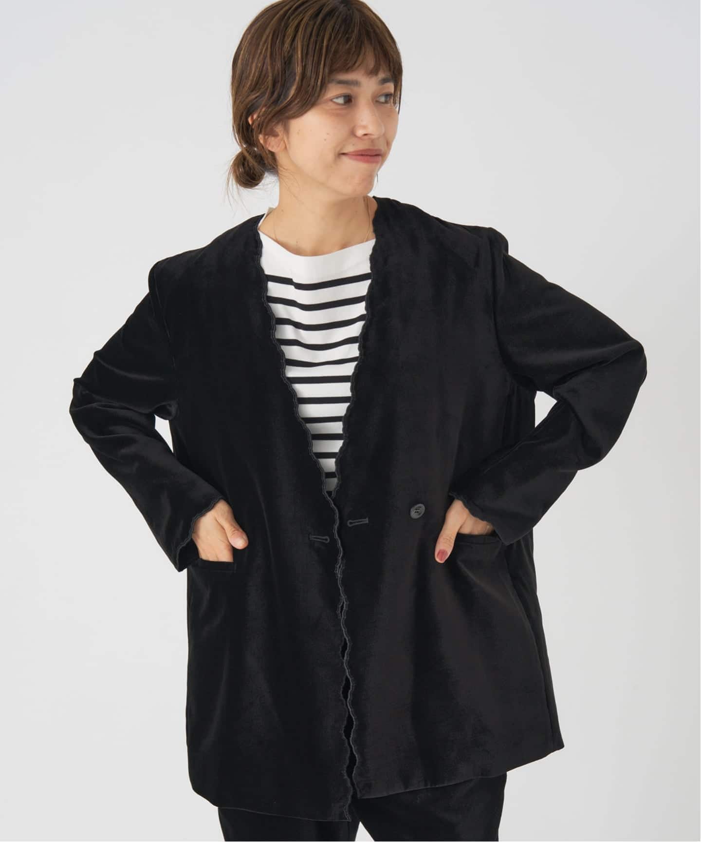 スカラップドベルベットジャケット（ノーカラージャケット）｜IENA