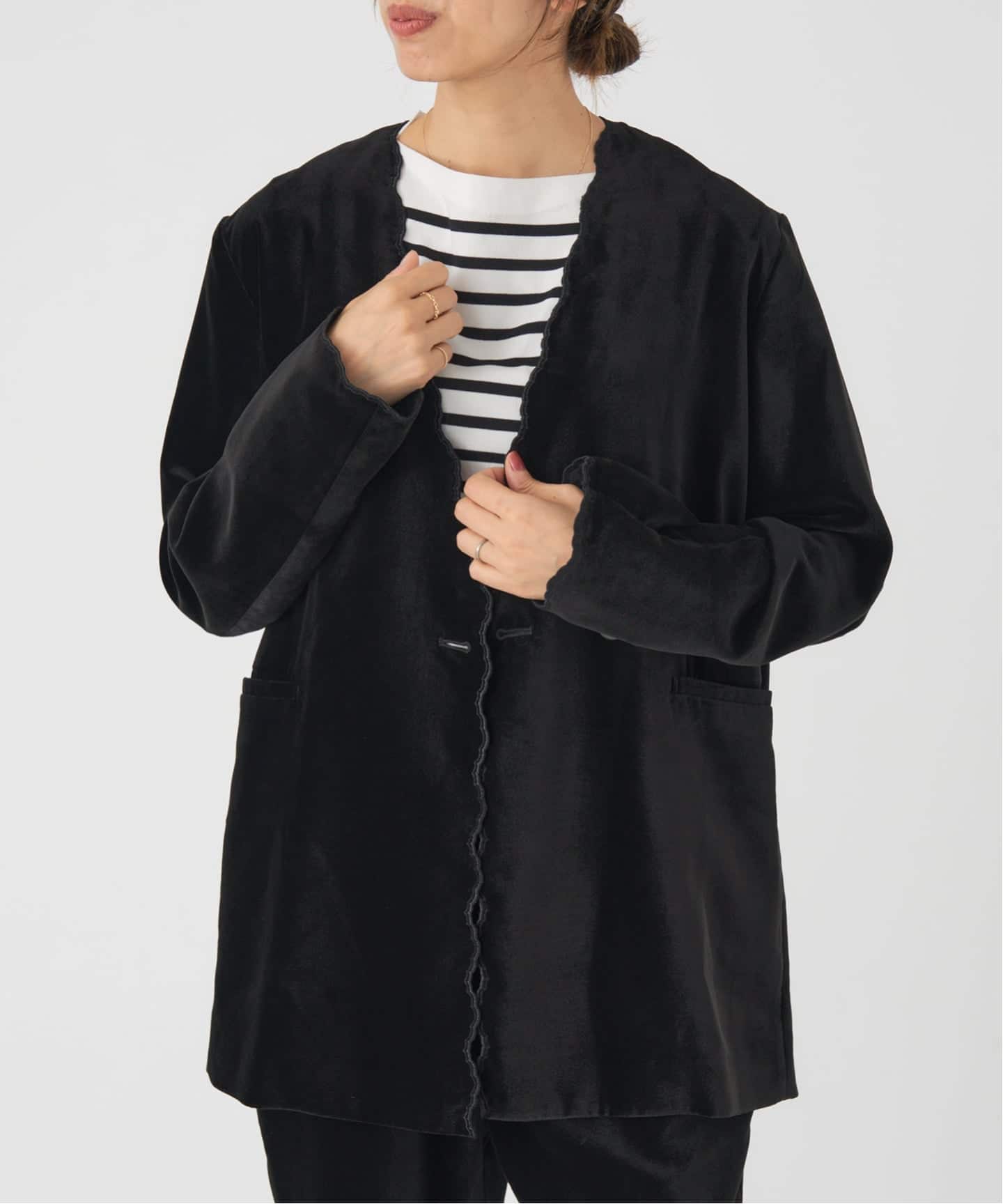 スカラップドベルベットジャケット（ノーカラージャケット）｜IENA