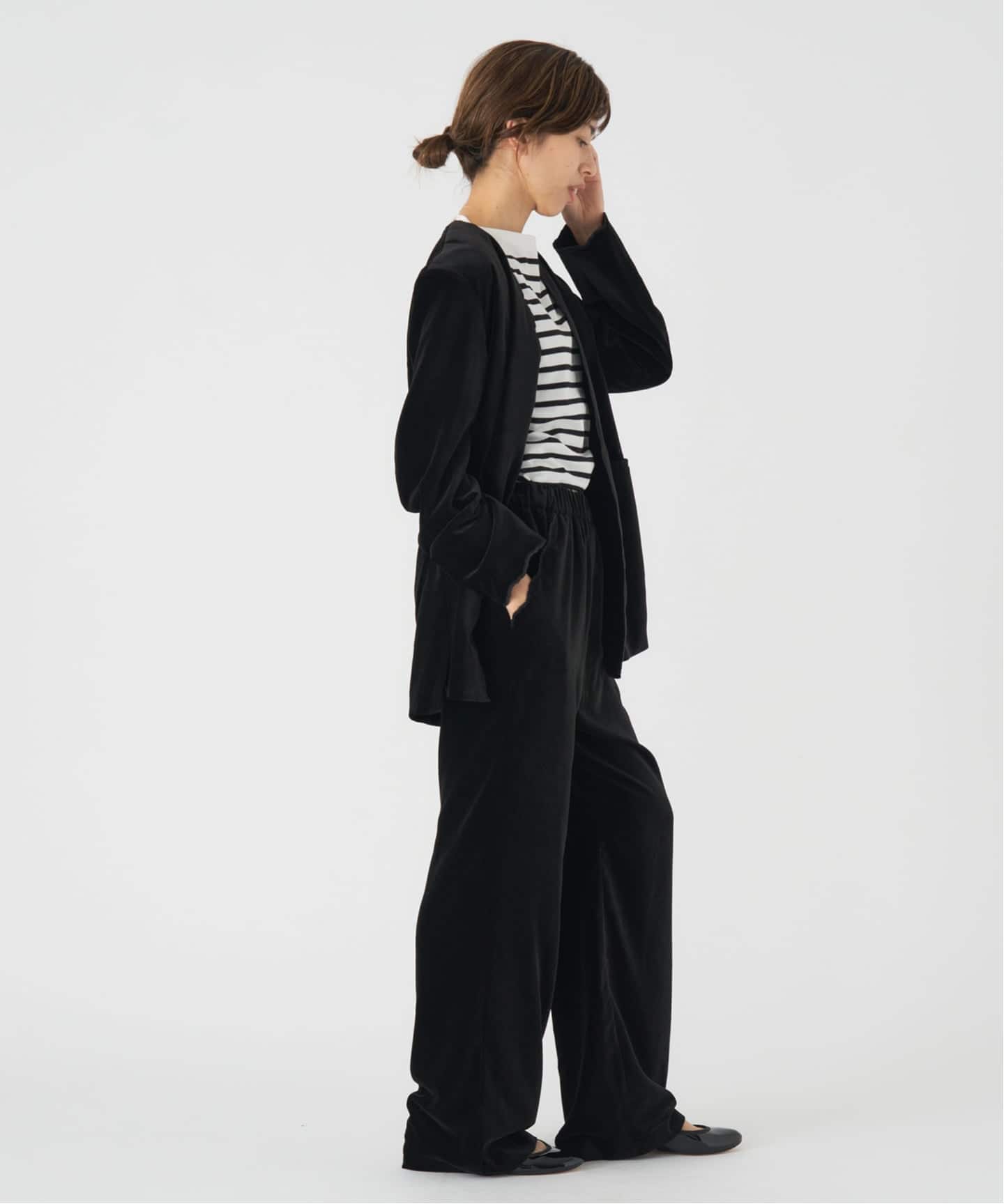 スカラップドベルベットジャケット（ノーカラージャケット）｜IENA