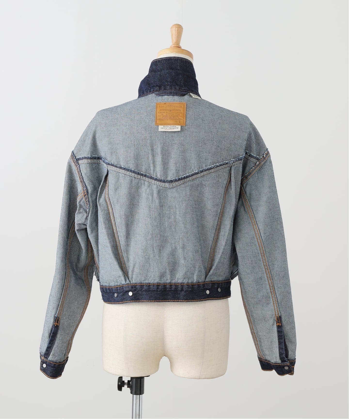 LEVI’S SHRUKEN 90S TRUCKER REMEMBER Shrunken '90s Trucker Jacket - Medium Wash | Levi's® US