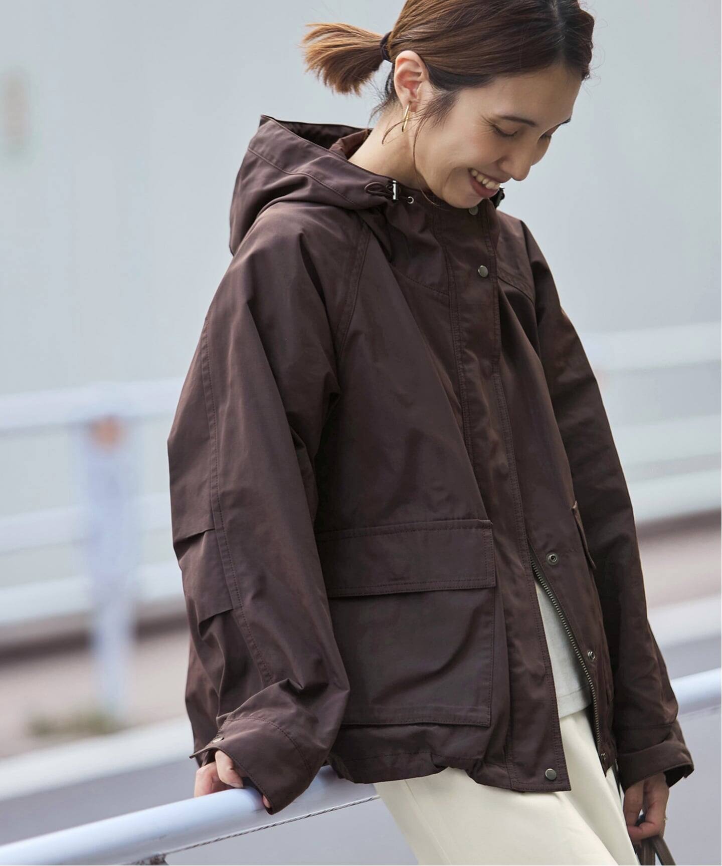 撥水メモリーウェザーHOODIEブルゾン（マウンテンパーカー