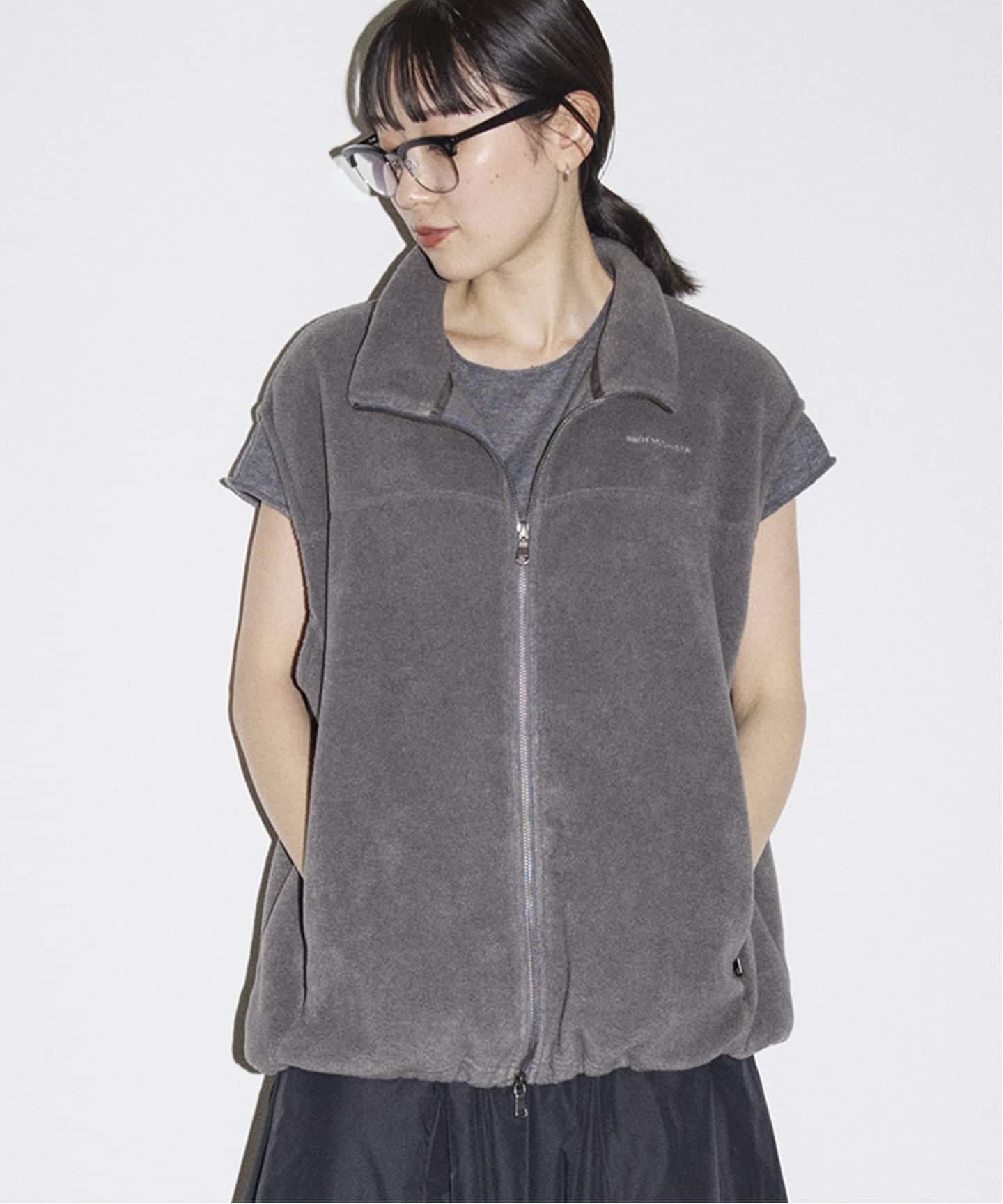 新品　PROTAGONISTA プロタゴニスタ ベスト　キャメル 新品 PROTAGONISTA プロタゴニスタ ベスト キャメル