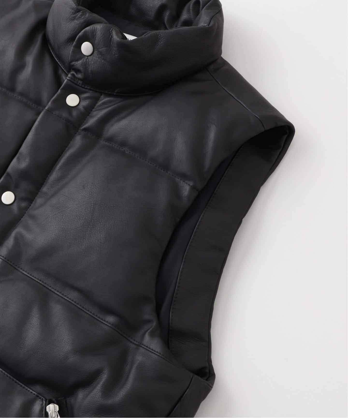 nonnative (ノンネイティブ) EXPLORER DOWN VEST COW LEATHER（ダウン