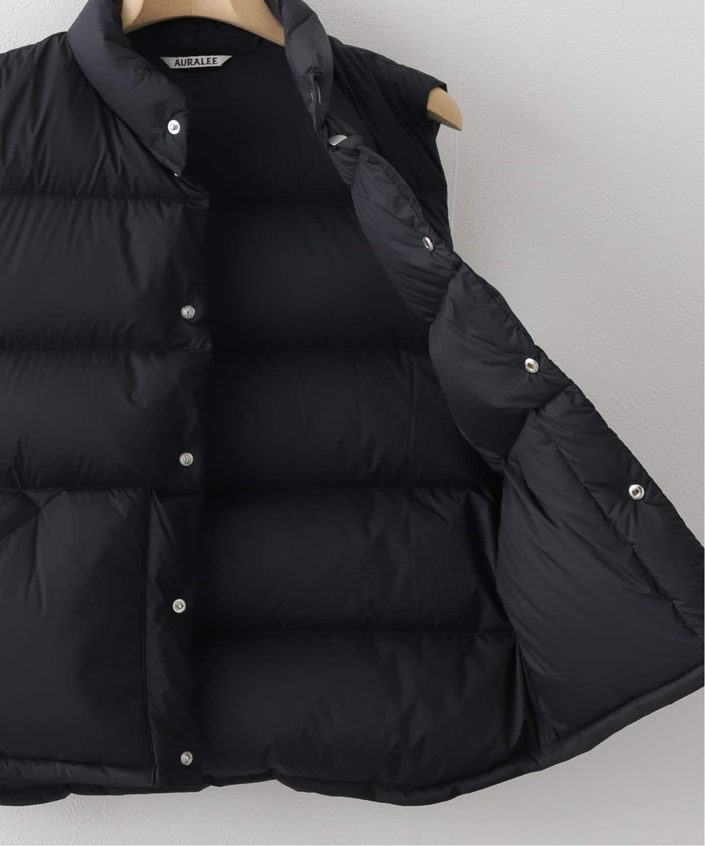 AURALEE (オーラリー) SUPER LIGHT NYLON RIPSTOP DOWN V A25AV02 NL