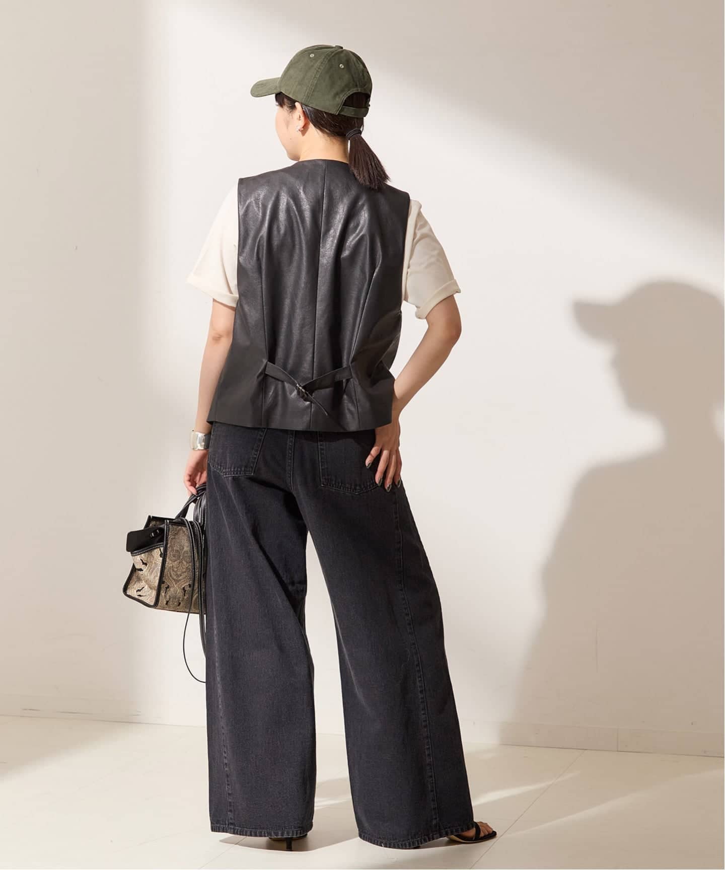 JOURNAL STANDARD L'ESSAGE ブラックベスト Vネックニットベスト（ベスト）｜JOURNAL STANDARD L'ESSAGE