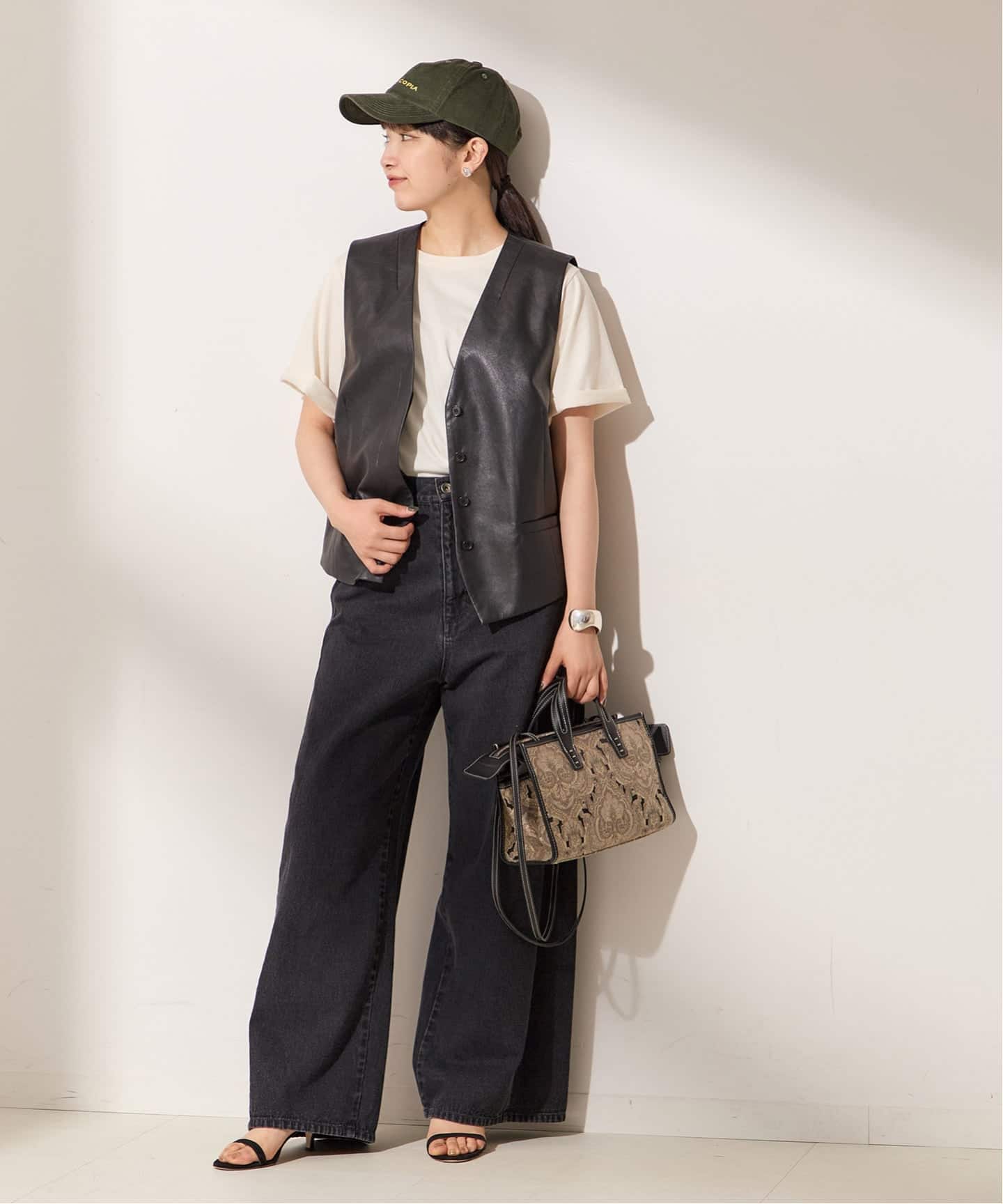 金子綾さん着用】シンセティックレザーベスト（ベスト）｜JOURNAL