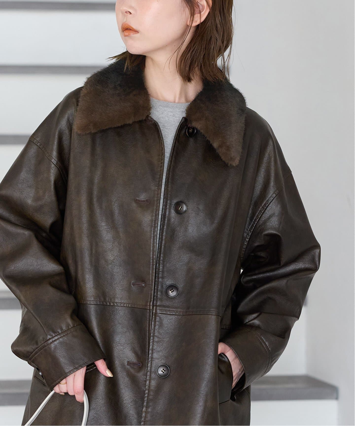 追加》ウォッシャブルフェイクレザーファー襟付カバーオール