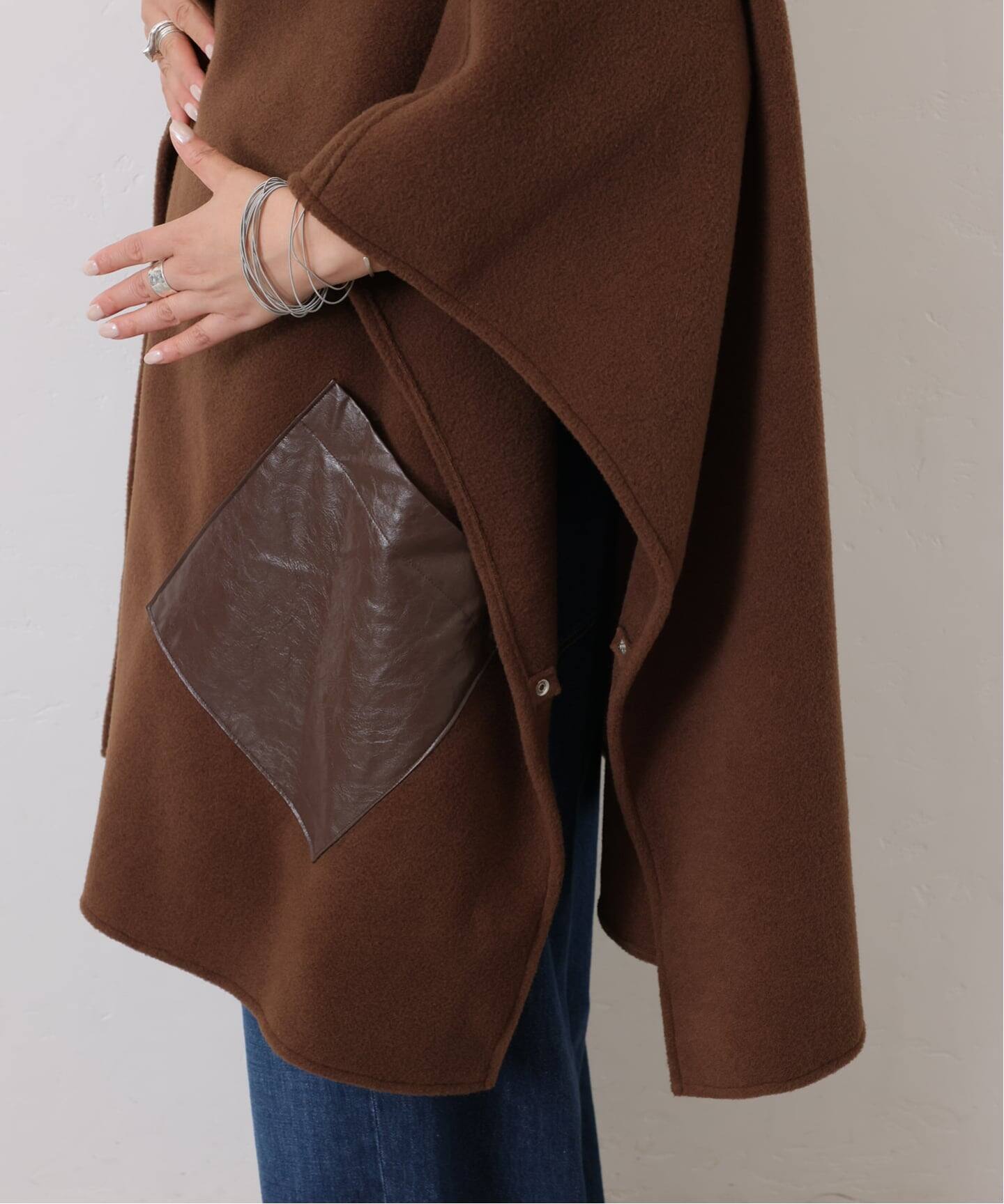 予約》【COGTHEBIGSMOKE】GITTY HOODED CAPE（ポンチョ・マント