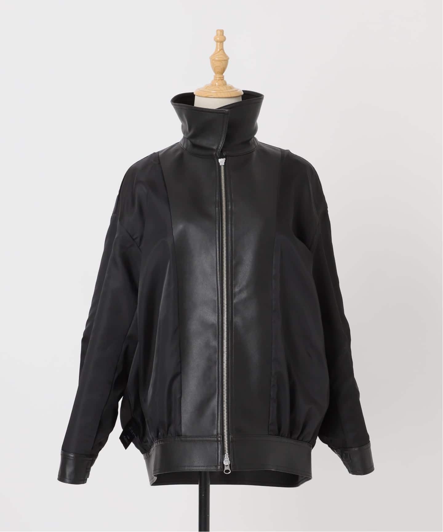 新品タグ付！B.C STOCK グリーミー フェイクレザーブルゾン B.C STOCK（ベーセーストック）の「Gleamy/グリーミー フェイクレザー