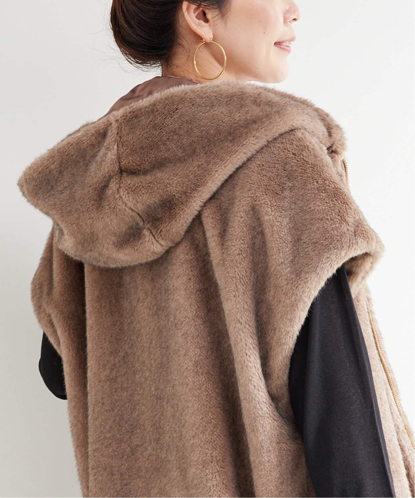 追加》【WEB限定】手洗い可 / フード付きミンク調ファーベスト（ベスト