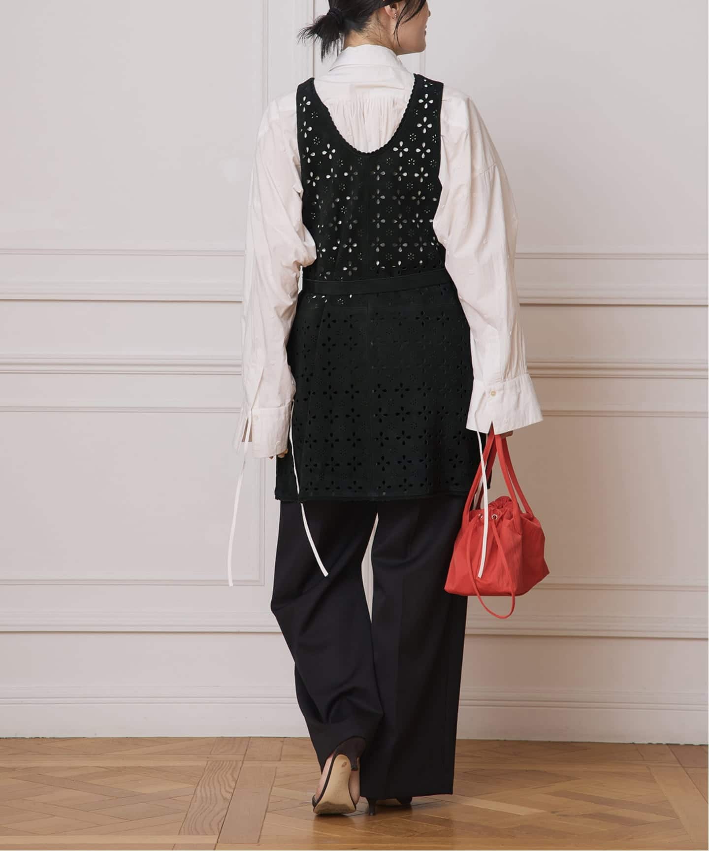 美品 定価8.2万 2025AW イエナ IENA LA BOUCLE Punching Suede 2WAY Vest＼ブラック パンチングスエード ベスト 山羊革【2400014682762】 IENA - 美品 定価8.2万 2025AW イエナ IENA LA BOUCLE Punching Suede
