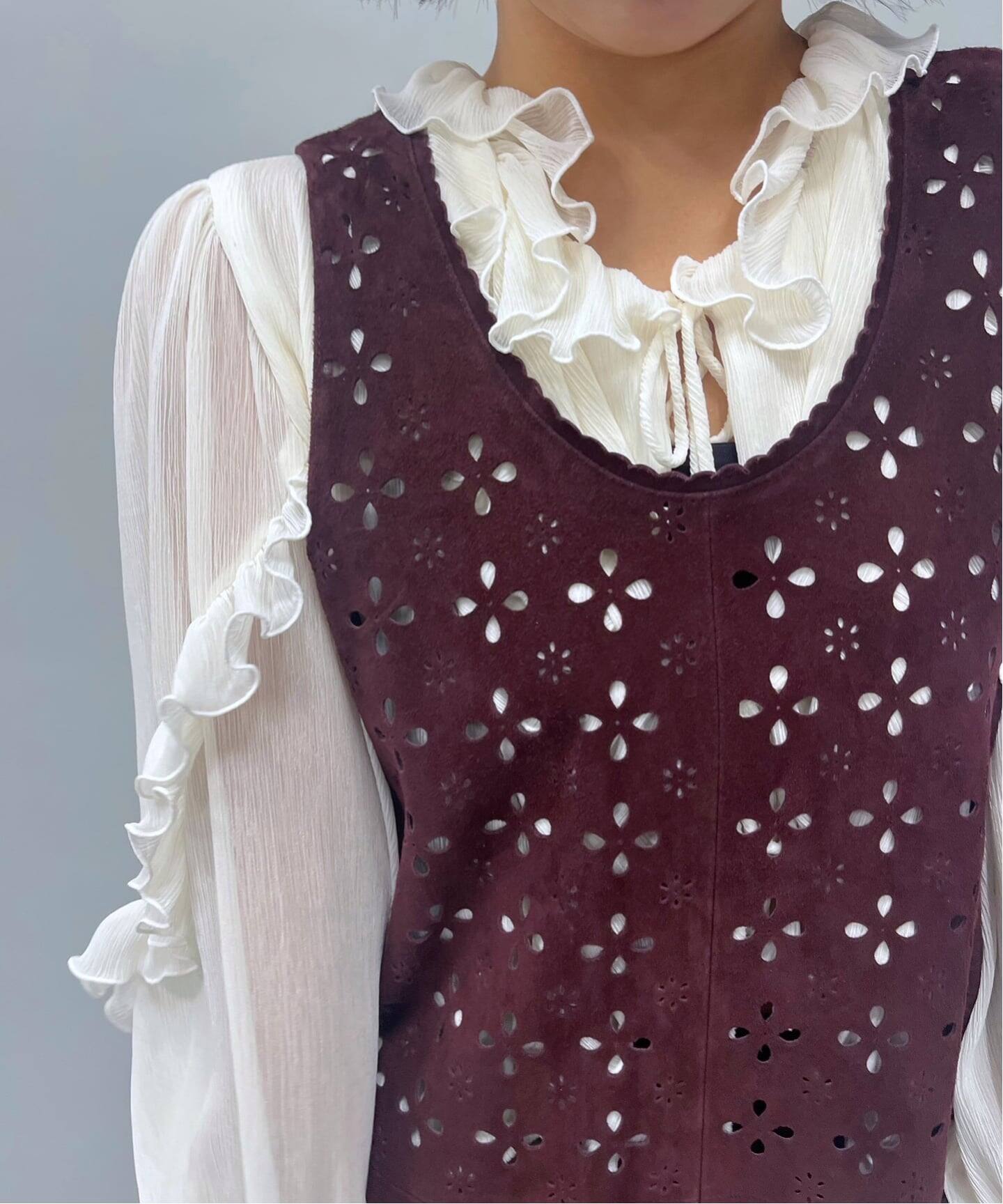 美品 定価8.2万 2025AW イエナ IENA LA BOUCLE Punching Suede 2WAY Vest＼ブラック パンチングスエード ベスト 山羊革【2400014682762】 IENA - 美品 定価8.2万 2025AW イエナ IENA LA BOUCLE Punching Suede