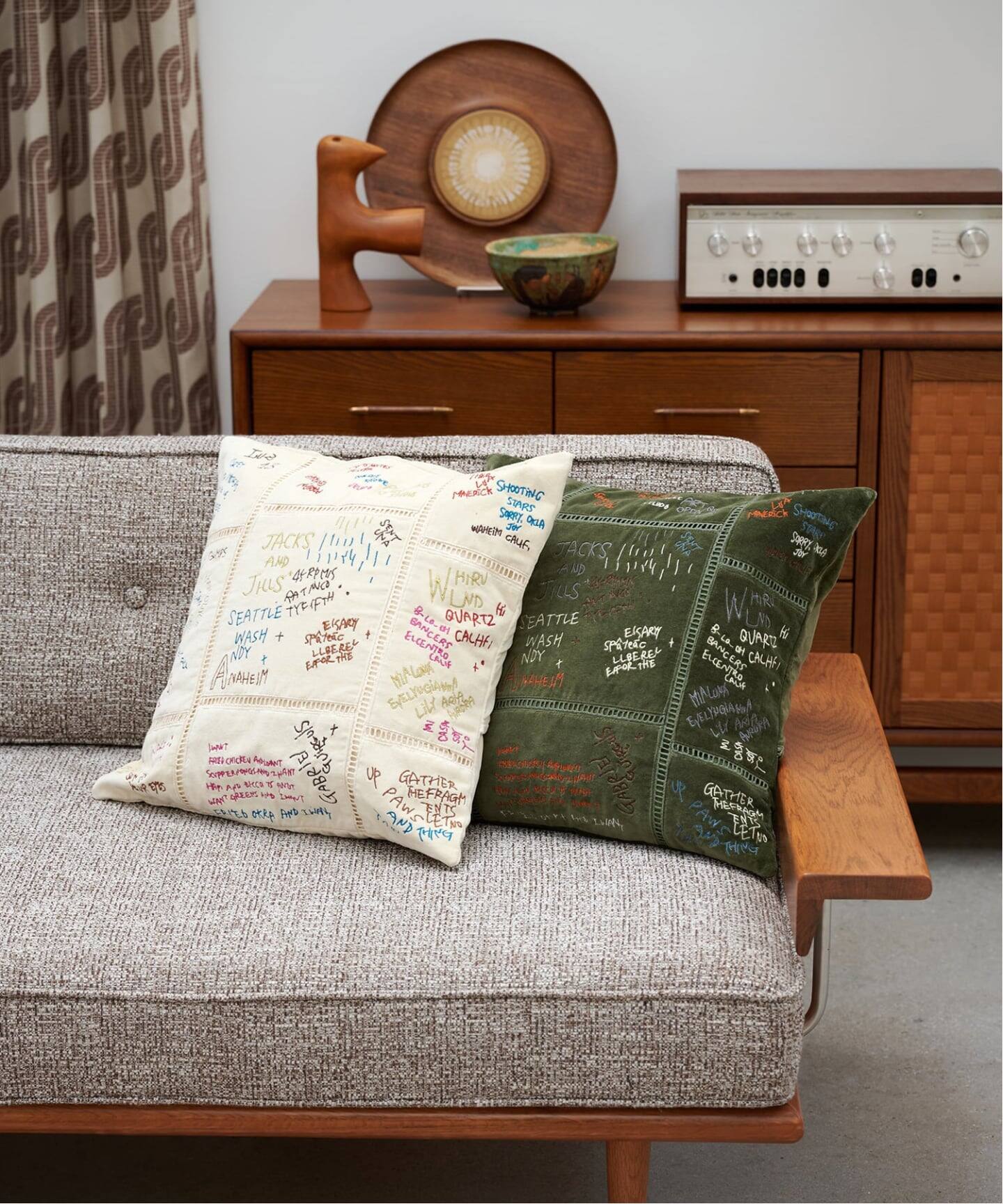 VELVET GRAFFITI CUSHION クッションカバー45cm（クッション