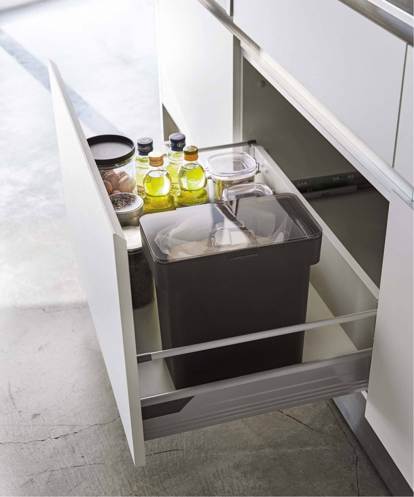 WEB限定》【tower/タワー】密閉 袋ごと米びつ 5kg 計量カップ付（食器