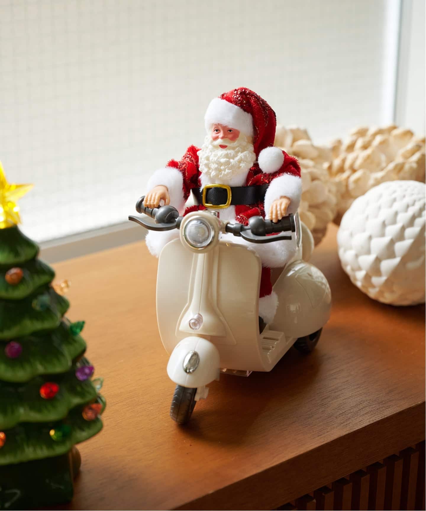 スプリングバンク　スタッフクリスマス これから先の冬が思いやられると 早くも着膨れする くるるスタッフとは