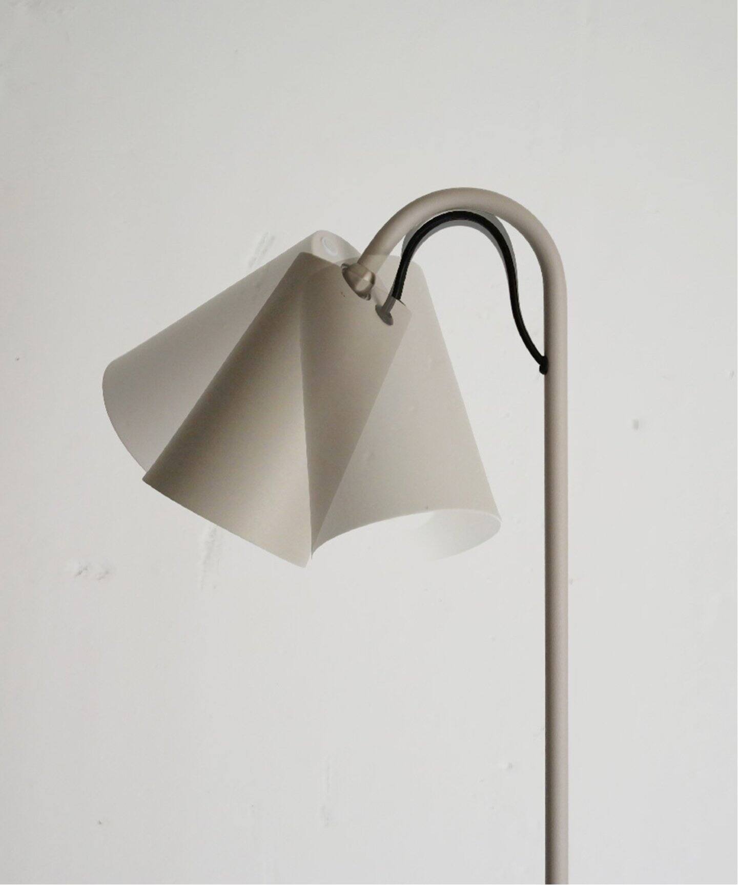 Magnecco floor lamp マグネッコ フロアランプ（照明）｜JOURNAL